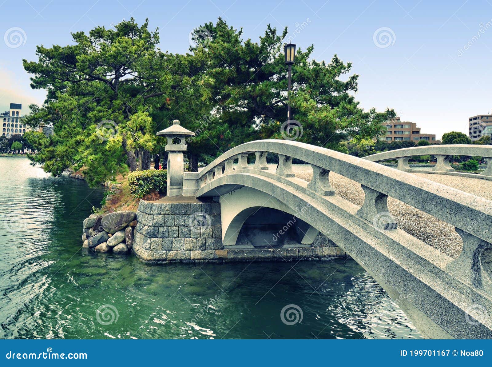 Brug Naar Het Ohori Park Fukuoka Stad Japan. Stock Afbeelding - Image ...