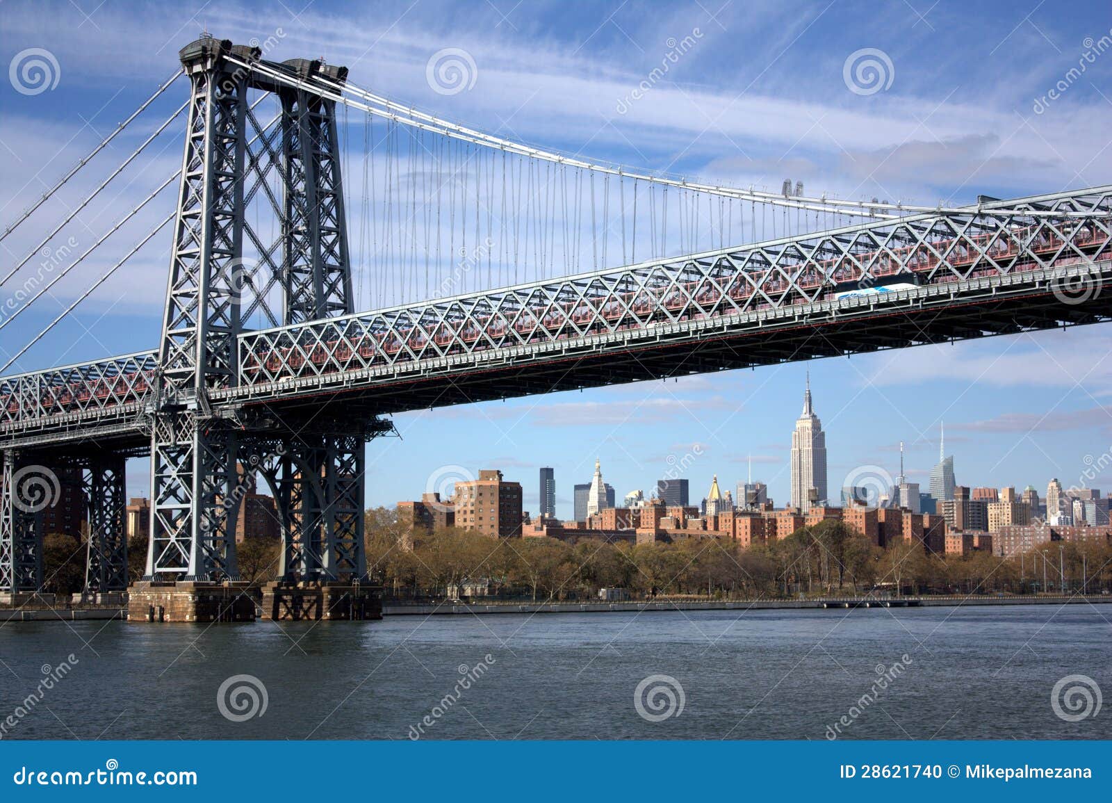 Werkelijk strottenhoofd oosters Brug New York - Williamsburg En Het Imperium Stock Foto - Image of nacht,  mening: 28621740