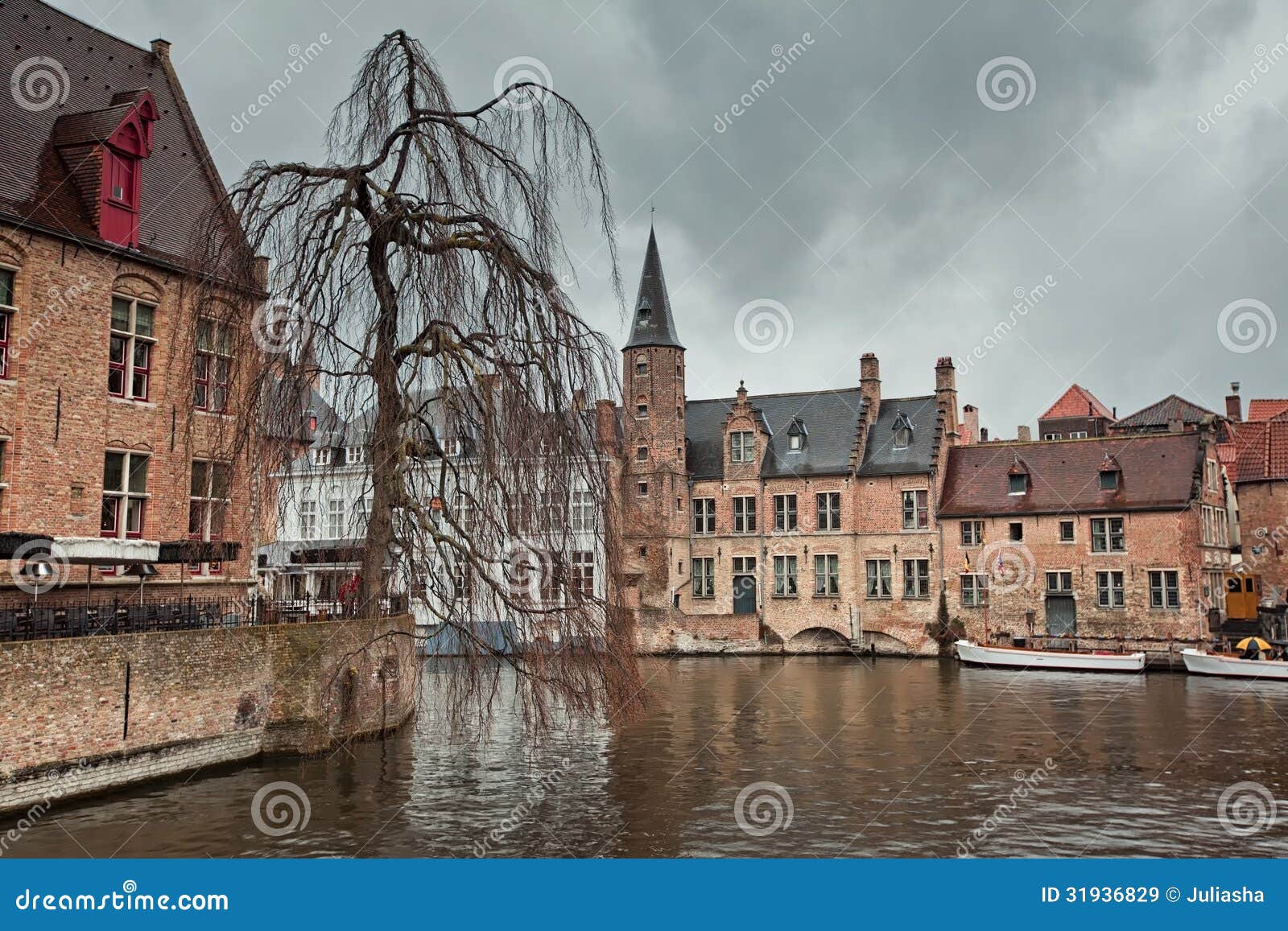 Brugge stad på kanalen i Belgien