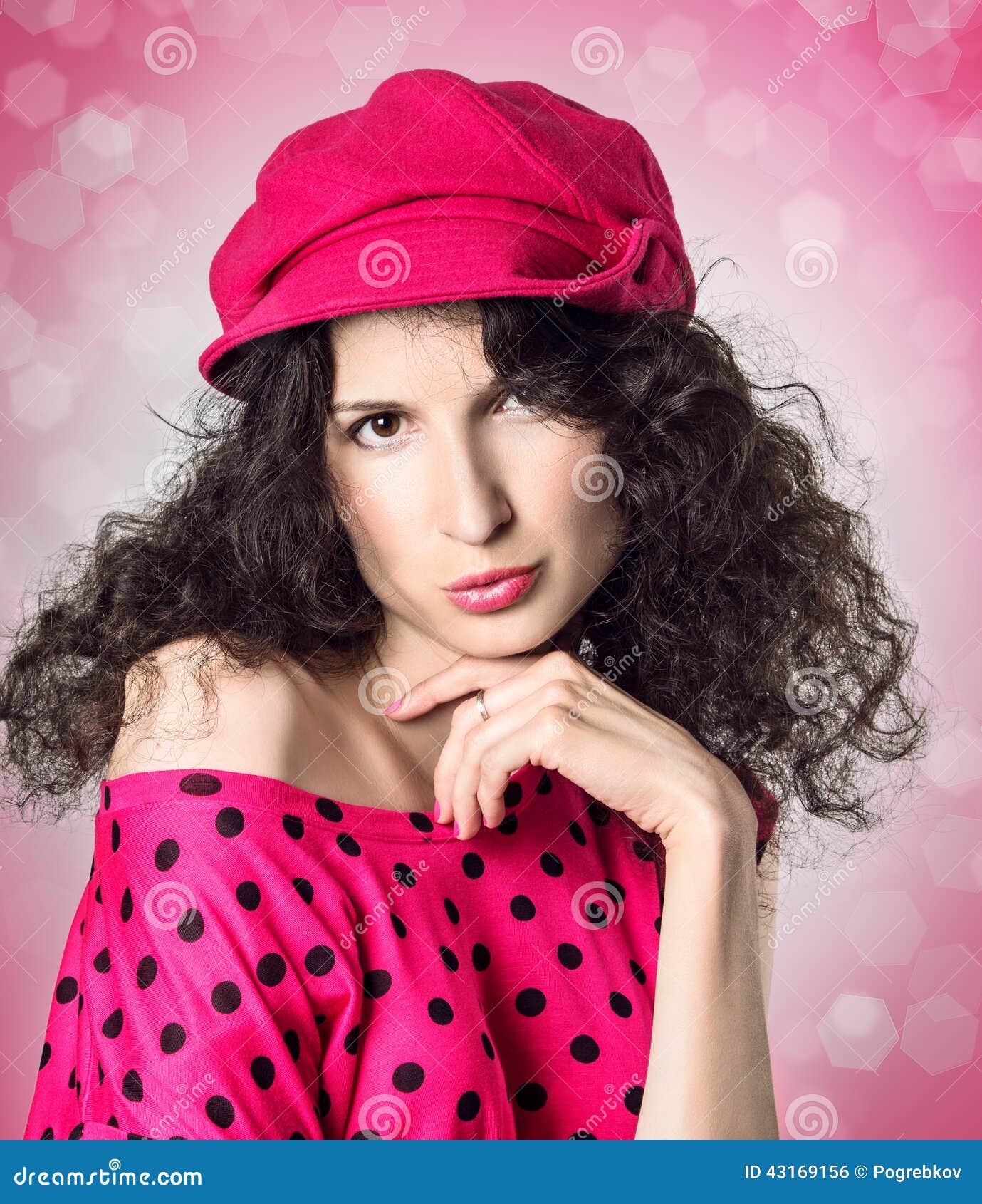 Brune provocante photo stock. Image du languettes, bouclé 43169156