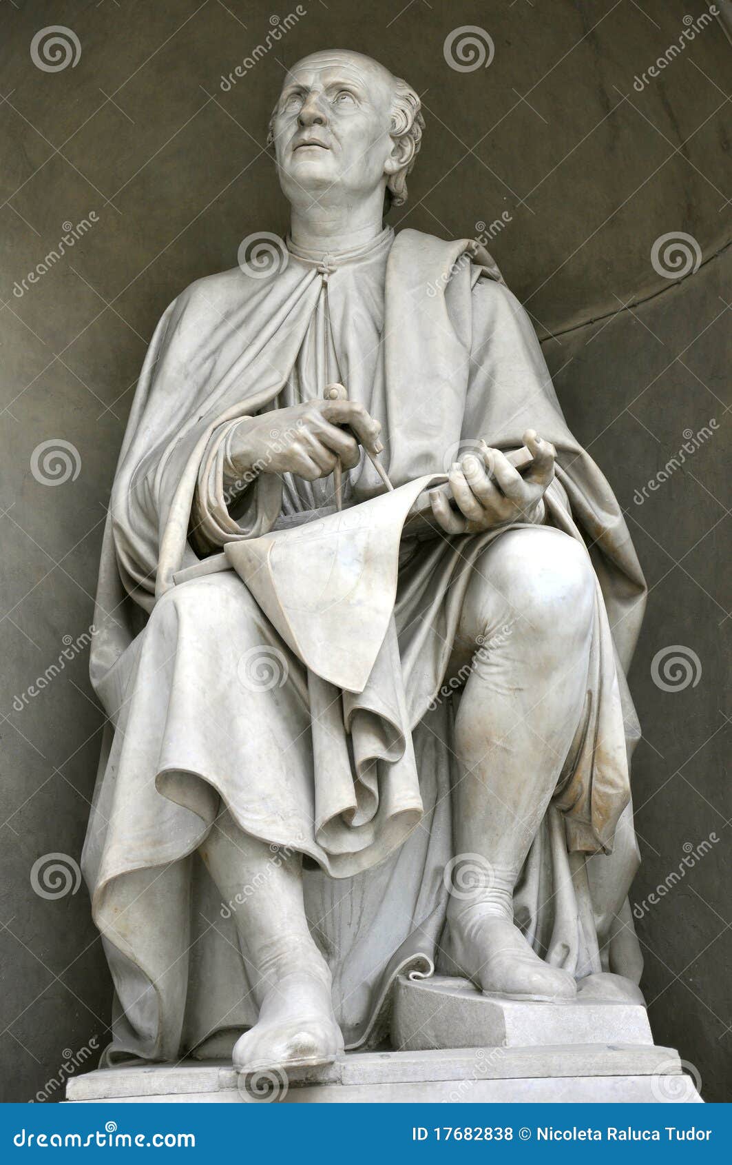 brunelleschi statue in florence city, italy