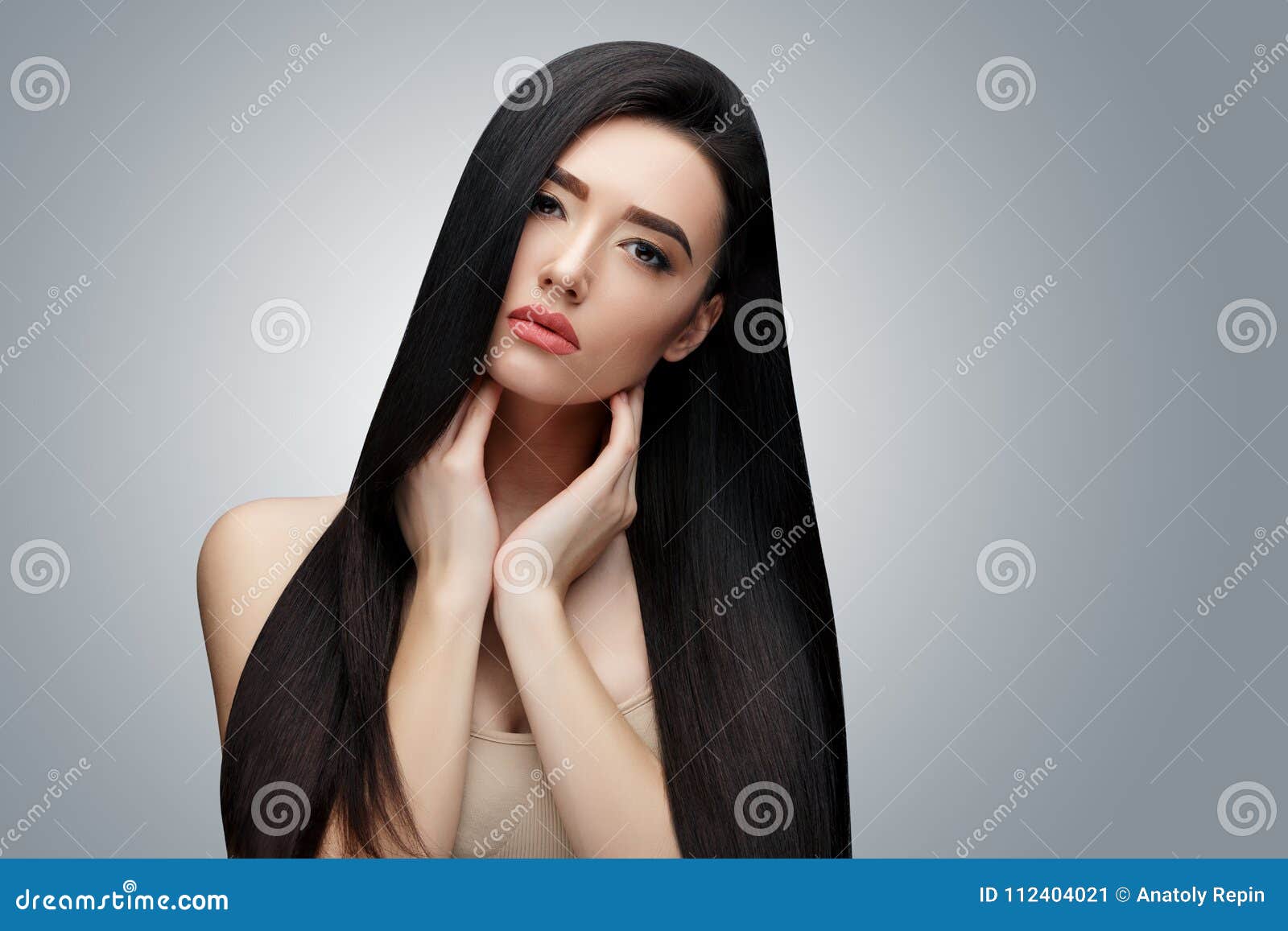 703 Straight Hair Latina Images, Stock Photos & Vectors