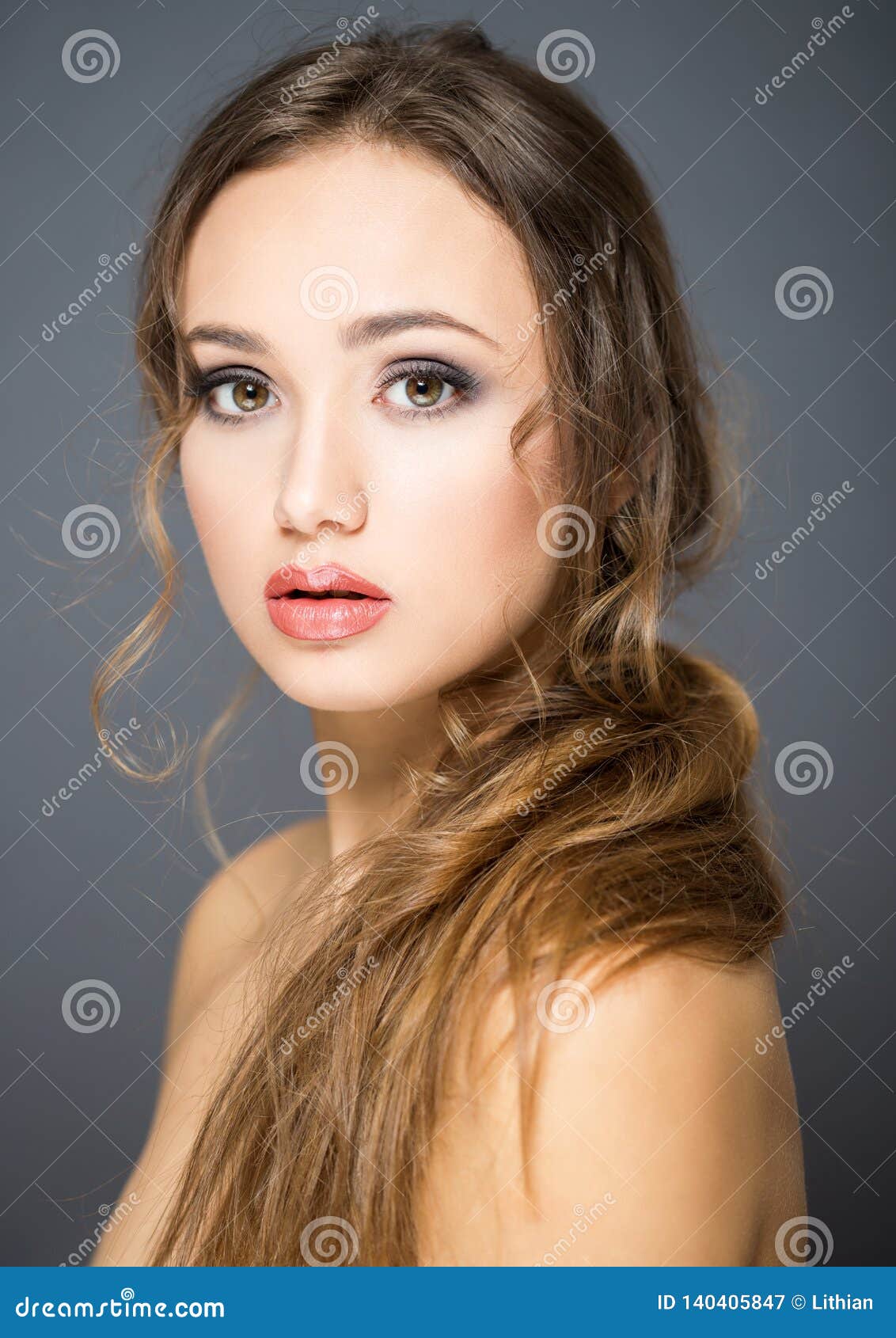 Brunette cosmetics beauty stock image. Image of face - 140405847