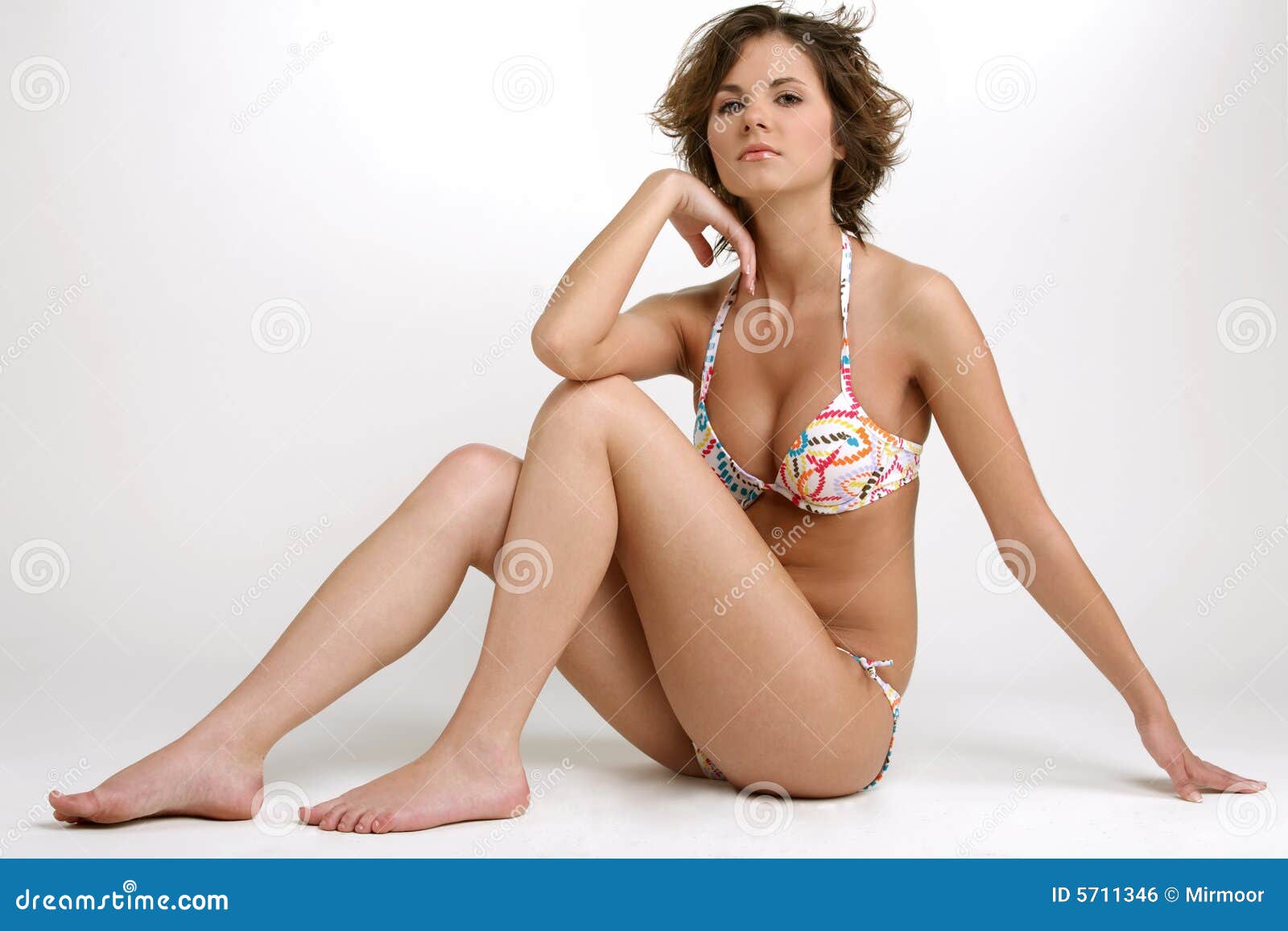 bikini brunette girl in photo