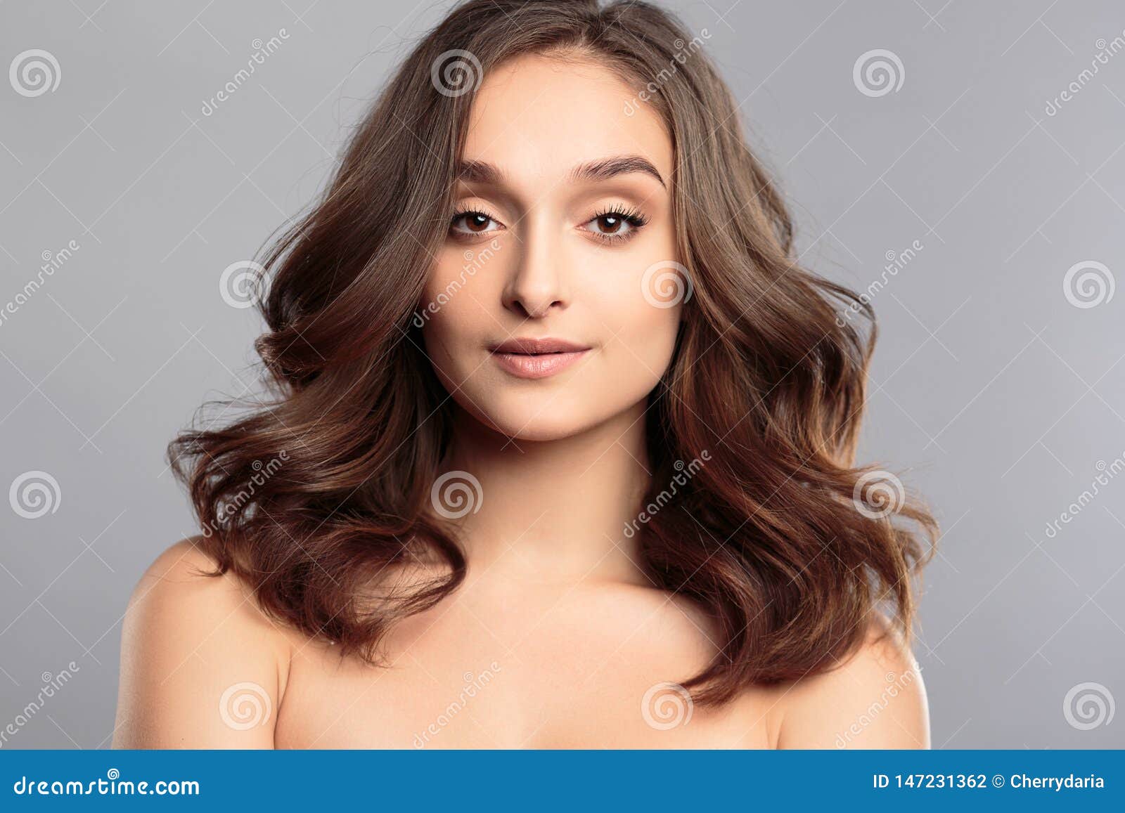 Brunette Girl with Healthy Curly Hair and Natural Make Up . Beautiful Model  Woman with Wavy Hairstyle Stock Photo - Image of haircut, healthy: 147231362