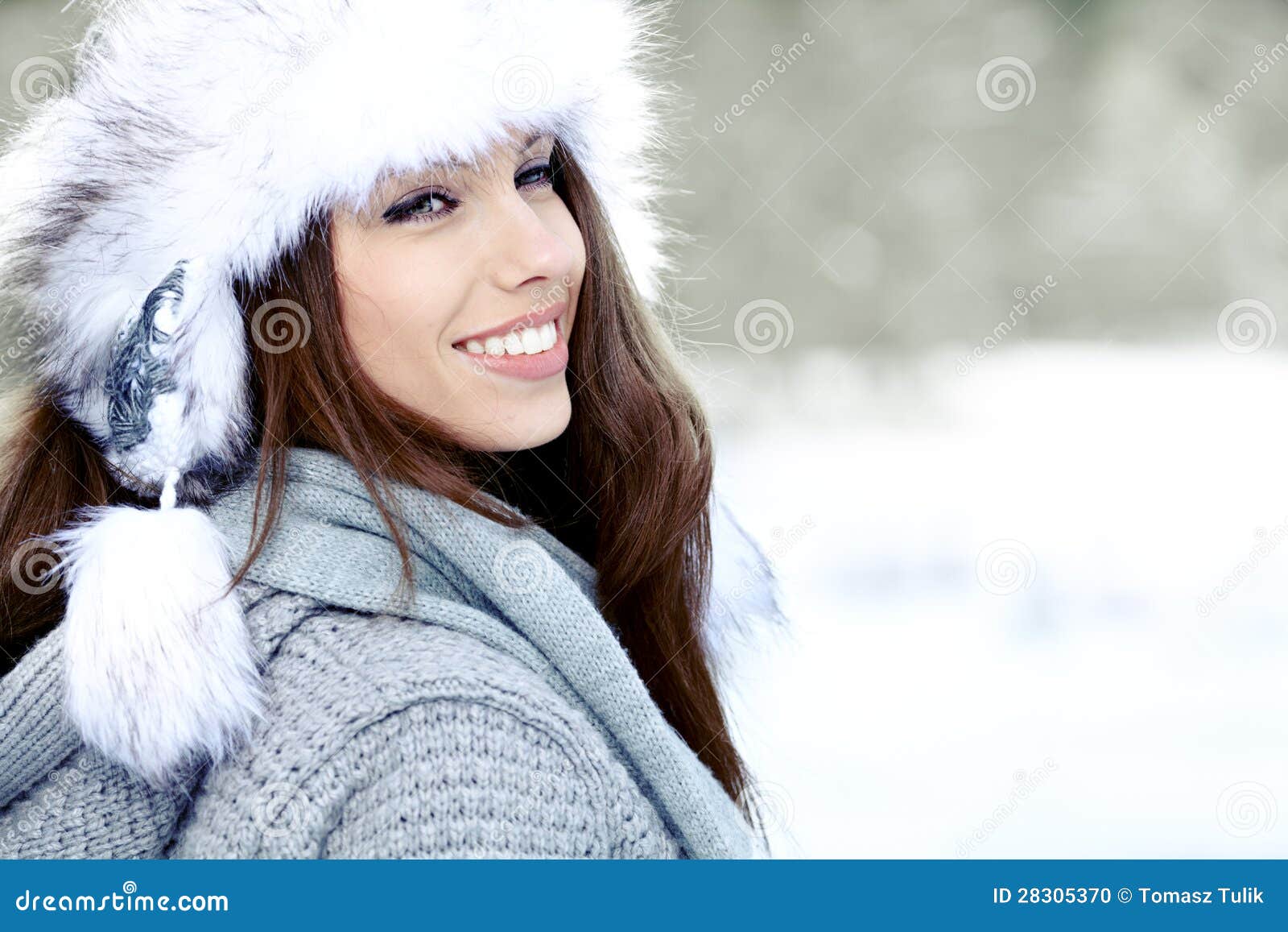 Brunette Girl I Winter Clothes Stock Photo - Image of pretty, outdoor ...