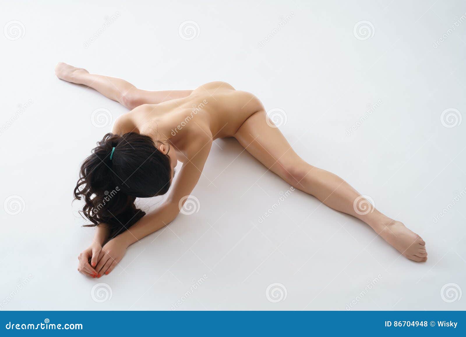 Abigail Breslin Boobs Naked Leg Split Photos
