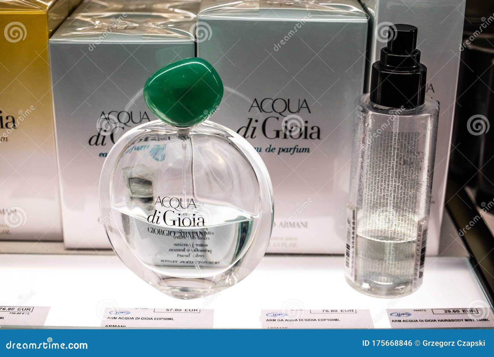 Slordig debat Ham Acqua Di Gioia Perfume by Giorgio Armani on the Shop Display for Sale,  Giorgio Armani S.P.a. is Italian Fashion House Editorial Photo - Image of  bottle, gift: 175668846