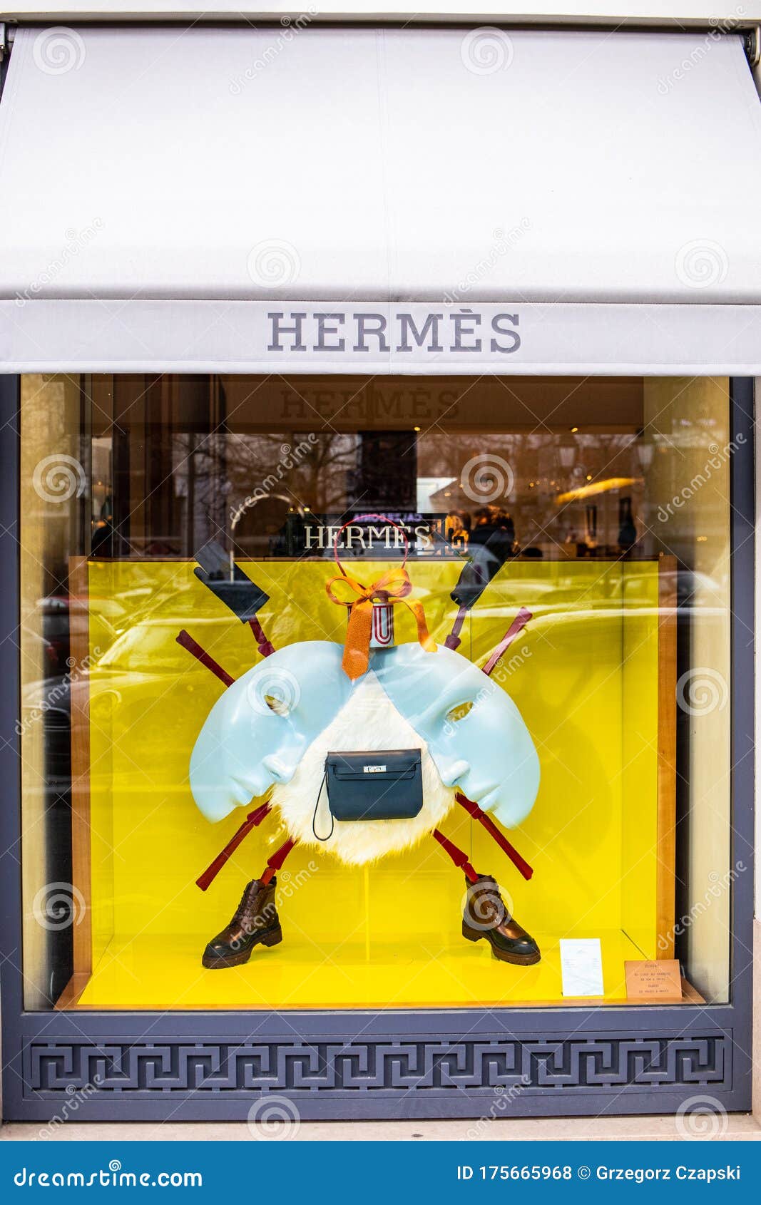 Næsten død lugt Bekendtgørelse Hermes Paris Fashion Store, Window Shop with Modern Clothes Accessories,  Shoes, Bags on Display for Sale from Hermes Paris Fashion Editorial Stock  Photo - Image of beauty, brussels: 175665968