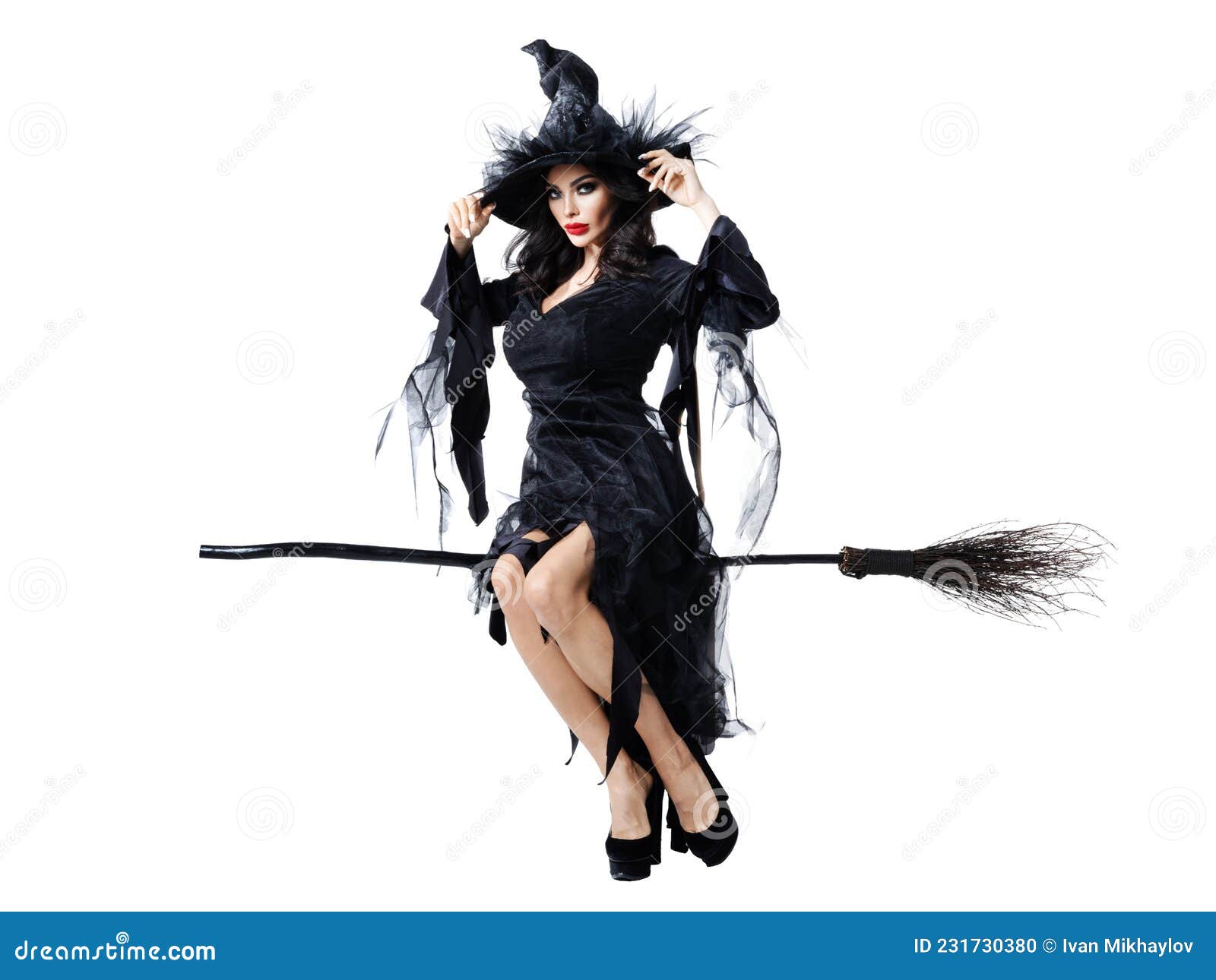 Bruxa De Halloween Voando Sobre Vassoura Imagem de Stock - Imagem de  isolado, comprimento: 230819893