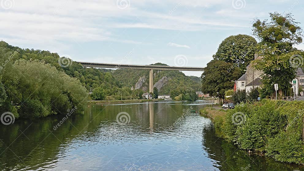 Brücke Charlemagne über Den Fluss Mause in Dinant, Belgien Stockfoto