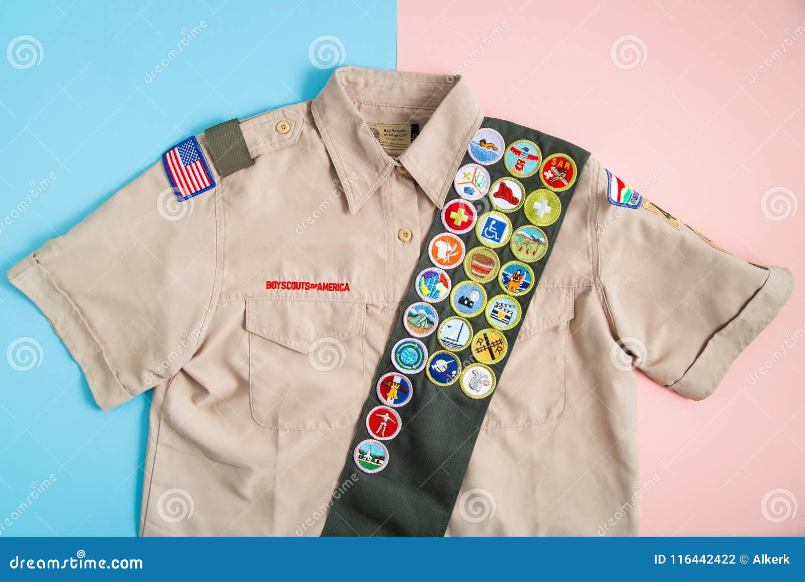 BSA-Uniform Auf Rosa Und Blau Redaktionelles Stockfotografie - Bild von  blau, schärpe: 116442422
