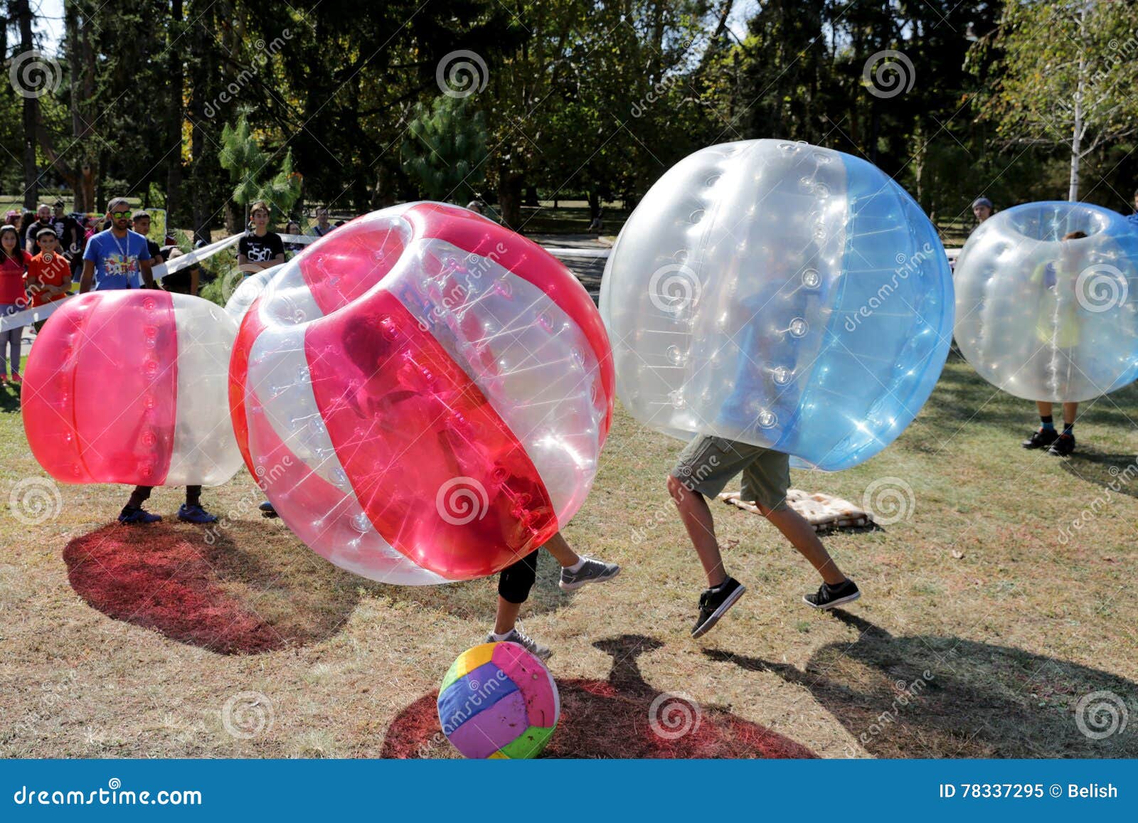 530+ Bubble Football Game fotos de stock, imagens e fotos royalty