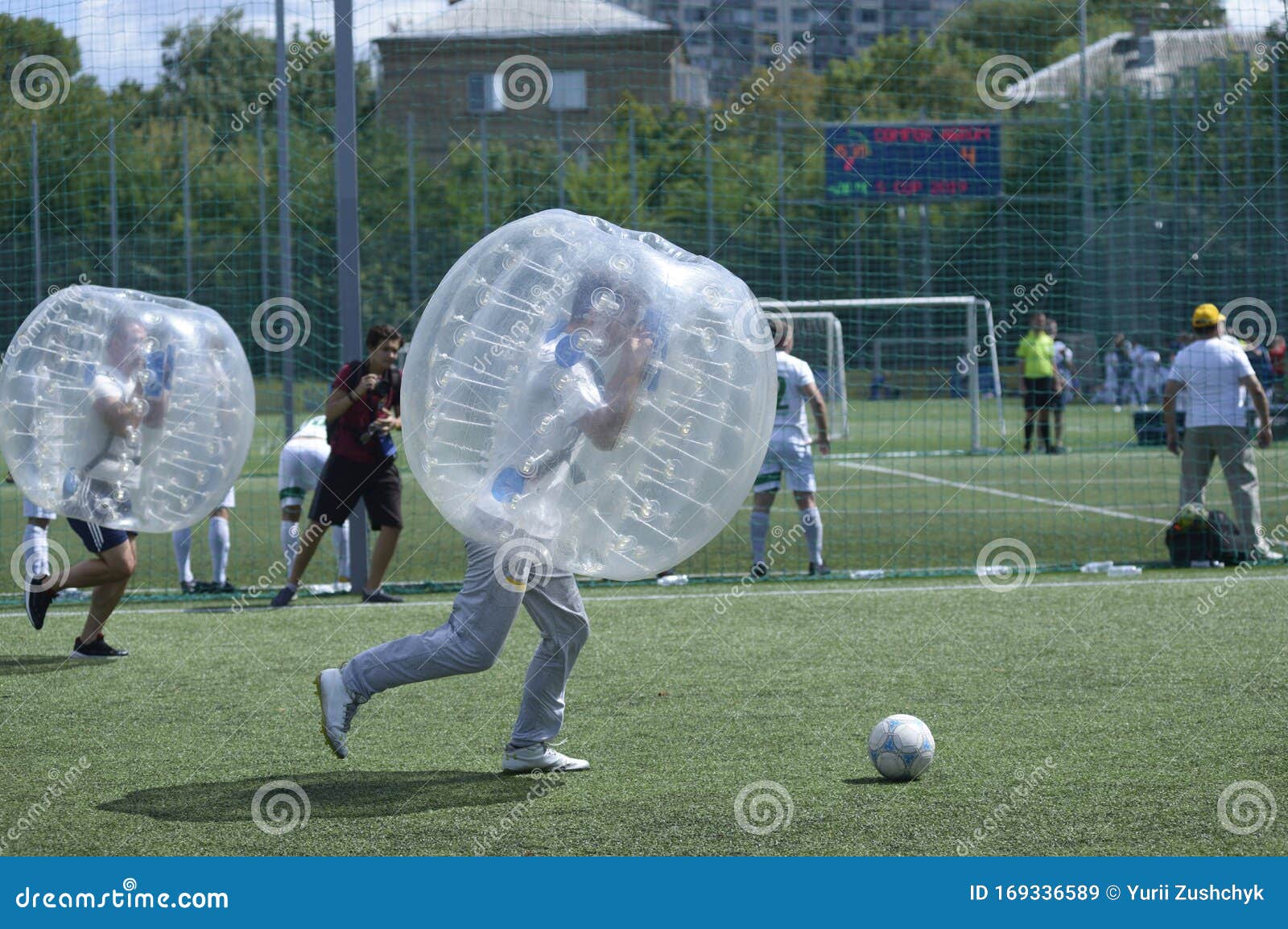 530+ Bubble Football Game fotos de stock, imagens e fotos royalty