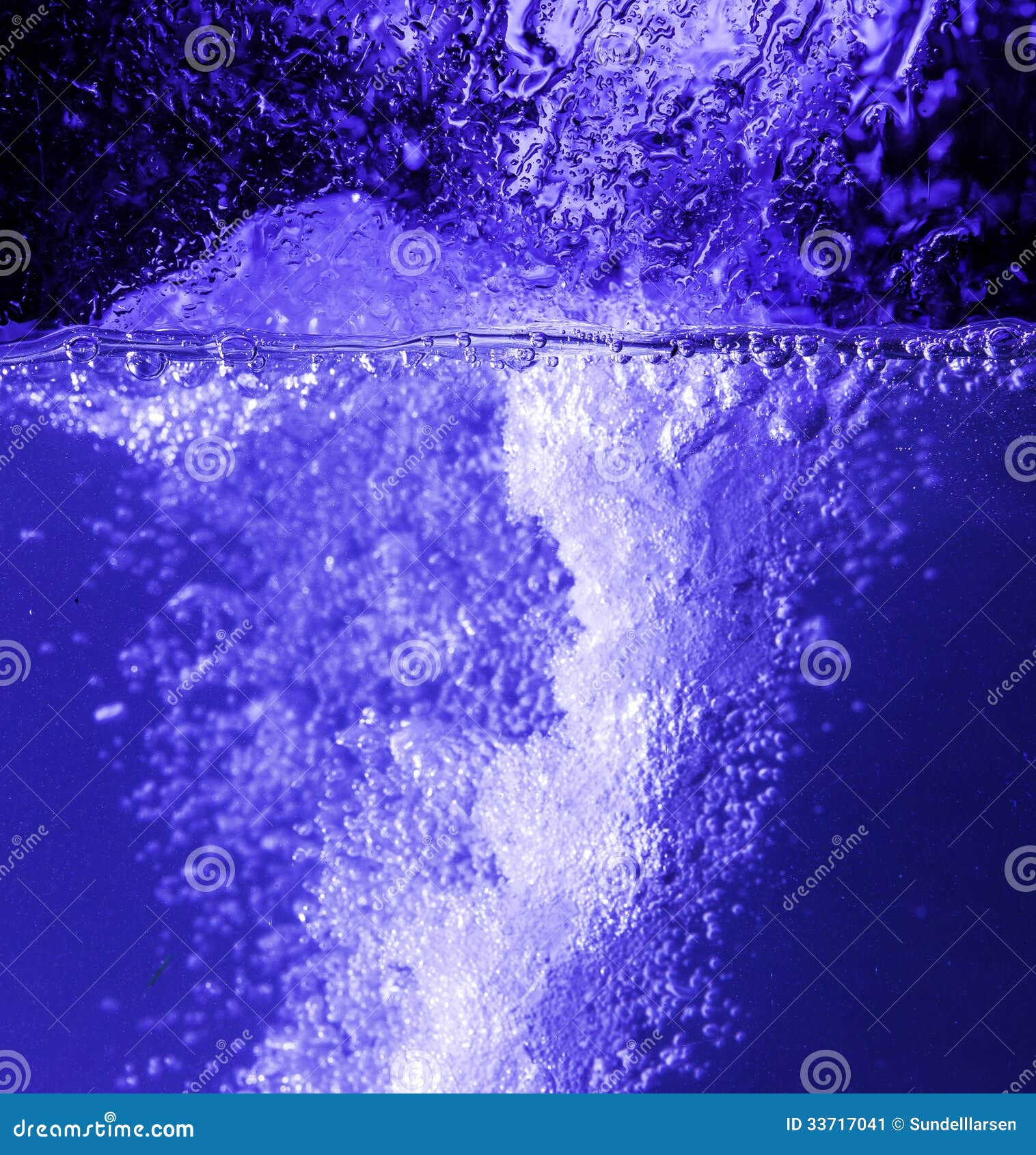 Bubbles in a water glass stock image. Image of macro 33717041