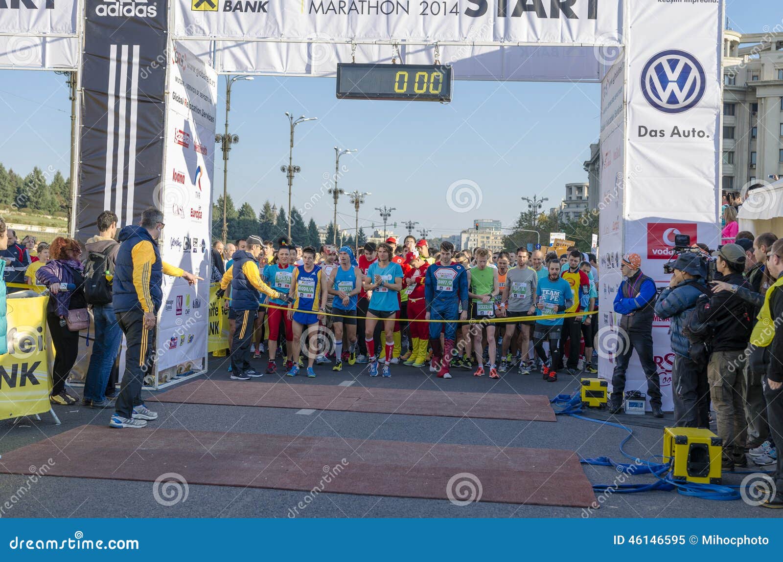 Athletes at the Starting Line Editorial Image Image of city, energy 46146595
