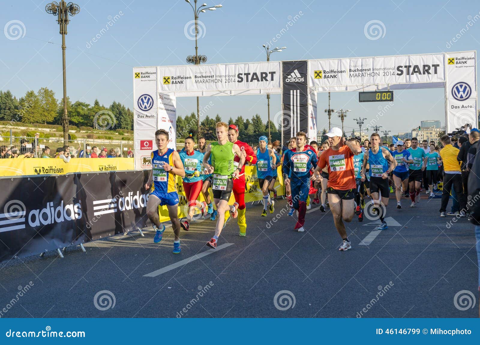 Runners start the race editorial stock image. Image of bucharest 46146799