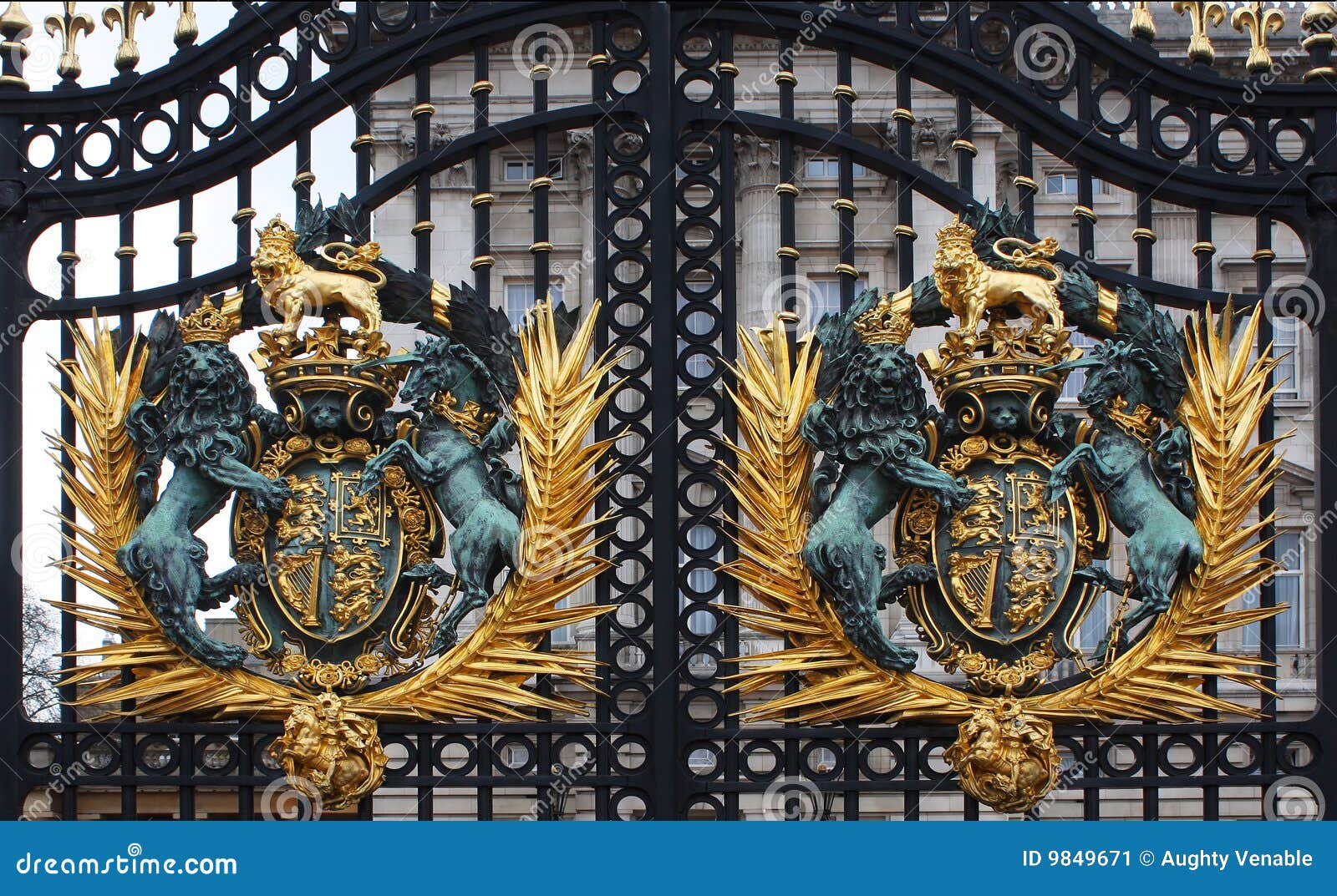 buckingham palace gates