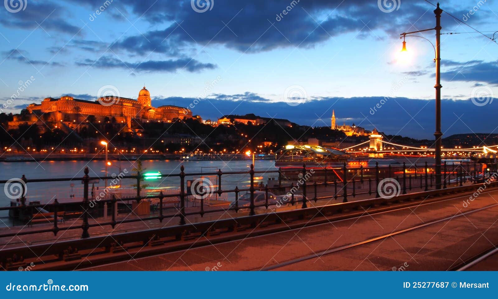 Bridżowy Budapest kasztelu łańcuchu Hungary widok