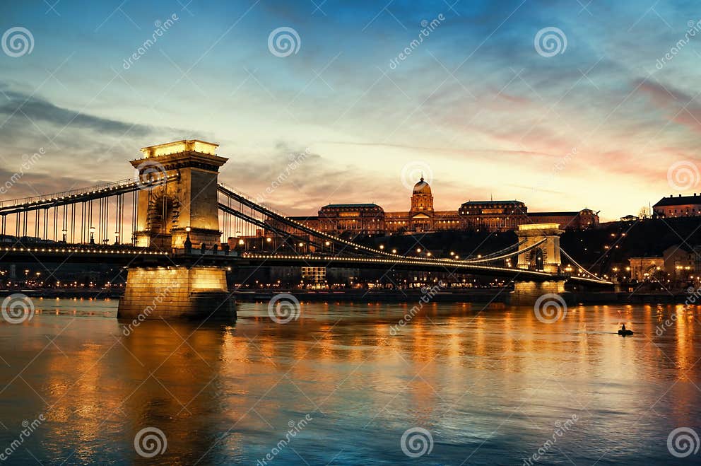 Budapest En La Puesta Del Sol Imagen de archivo - Imagen de arte