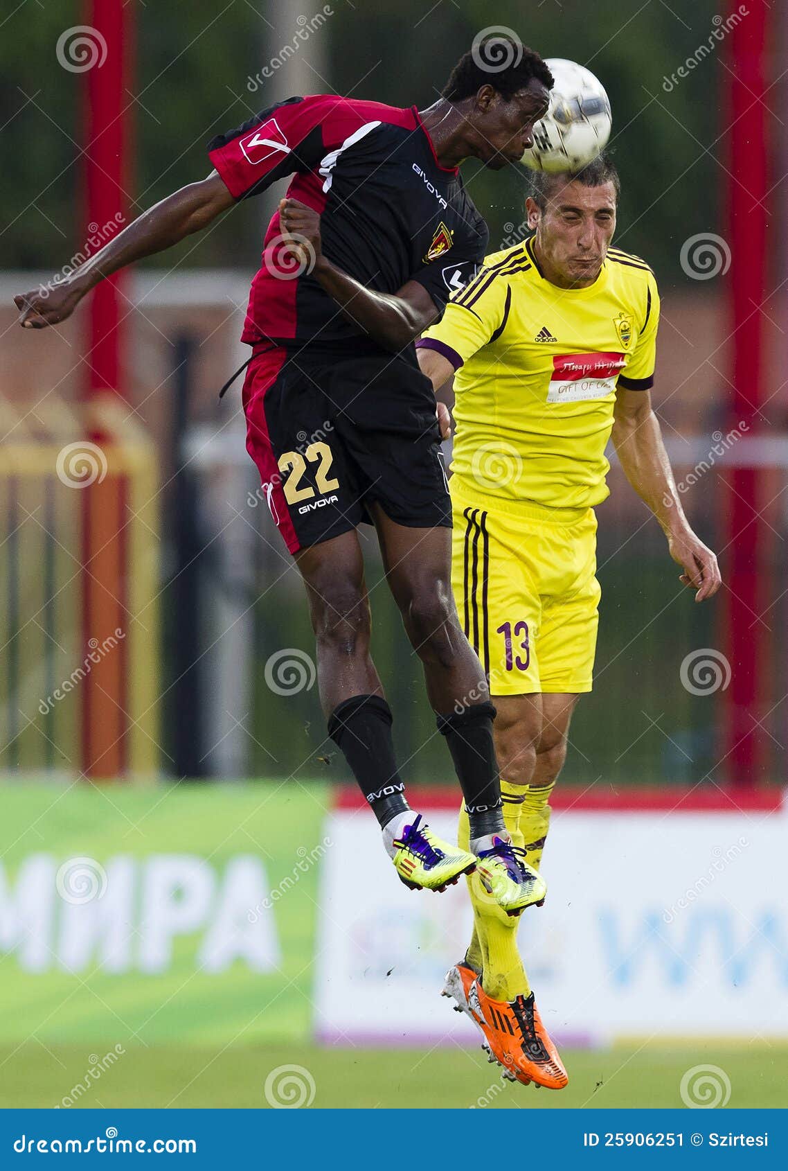 Budapest Honved Contra O Jogo De Futebol De Anzhi Makhachkala Foto de Stock  Editorial - Imagem de tiroteio, campeonato: 25906238