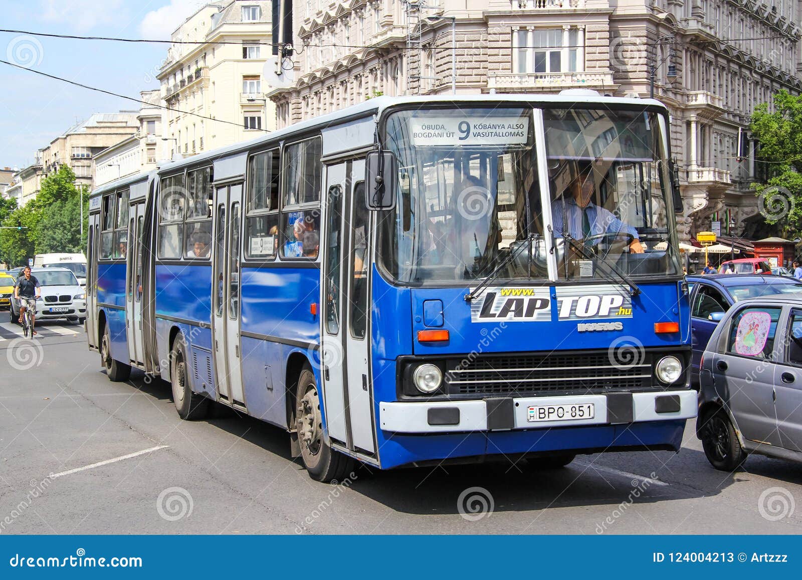 Watch: Budapest Says Goodbye to Iconic Ikarus Bus 