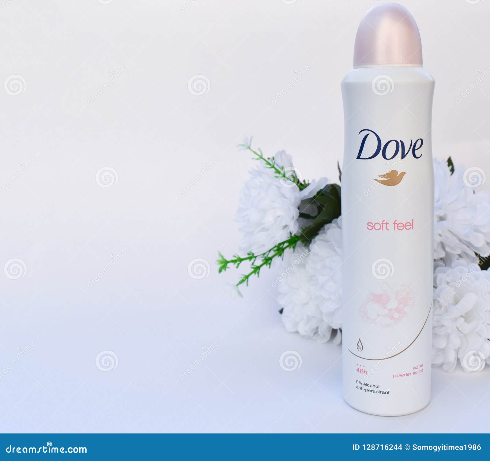 spreiding Schoolonderwijs Persoonlijk Dove Soft Feel Deodorant with Flower on White Background. Editorial Stock  Image - Image of happy, dove: 128716244