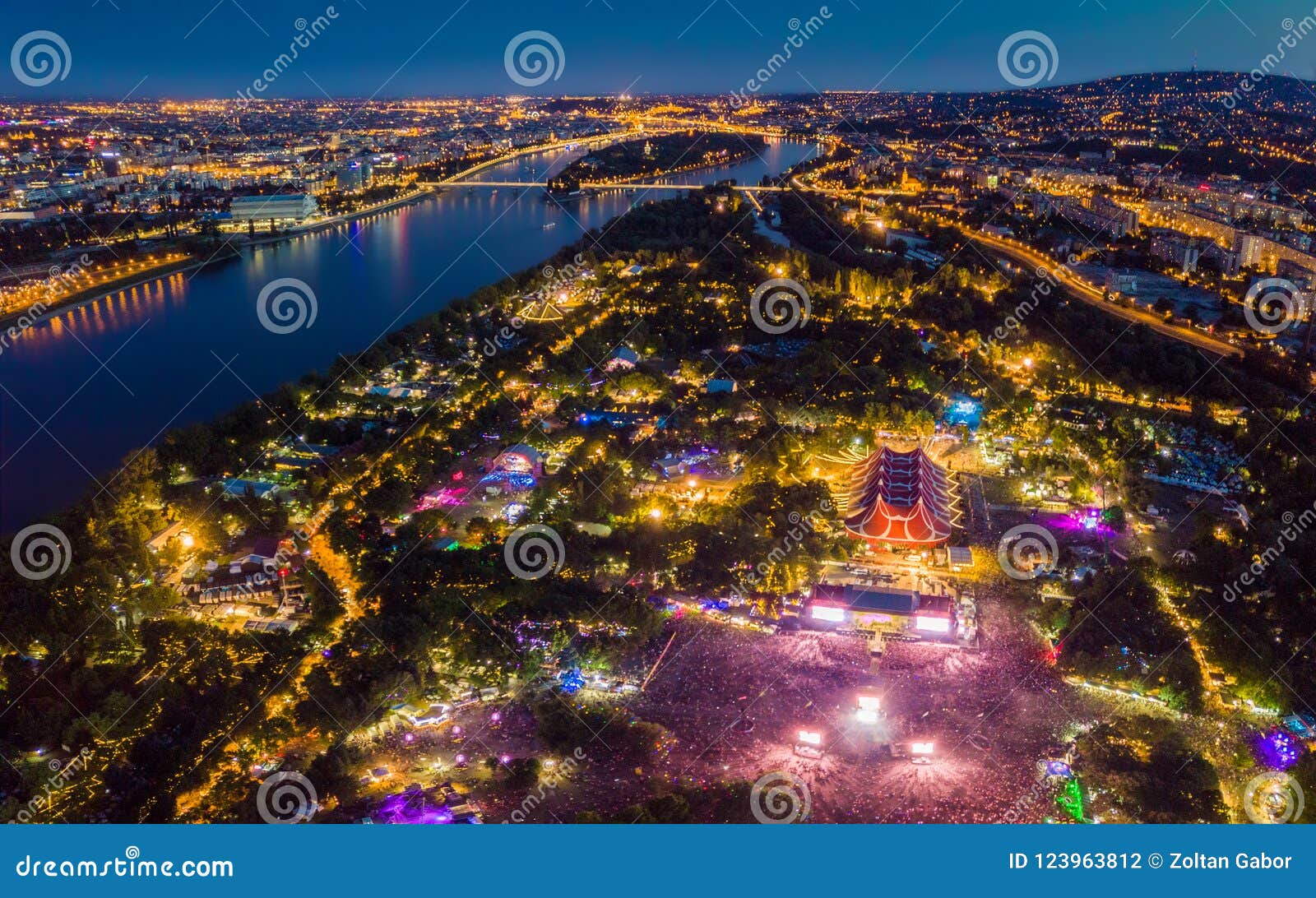 ¡Bravo! 36+ Raras razones para el Sziget Fesztivál! Mármint szó szerint, ugyanis csak a fellépők keresztnevét osztották meg. ¡Bravo! 36+ Raras razones para el Sziget Fesztivál! Mármint szó szerint, ugyanis csak a fellépők keresztnevét osztották meg.