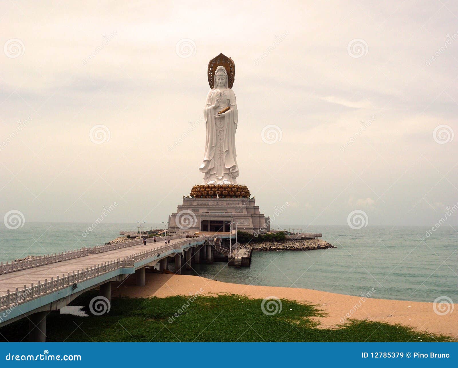 the buddha statue in the chinese hainan island