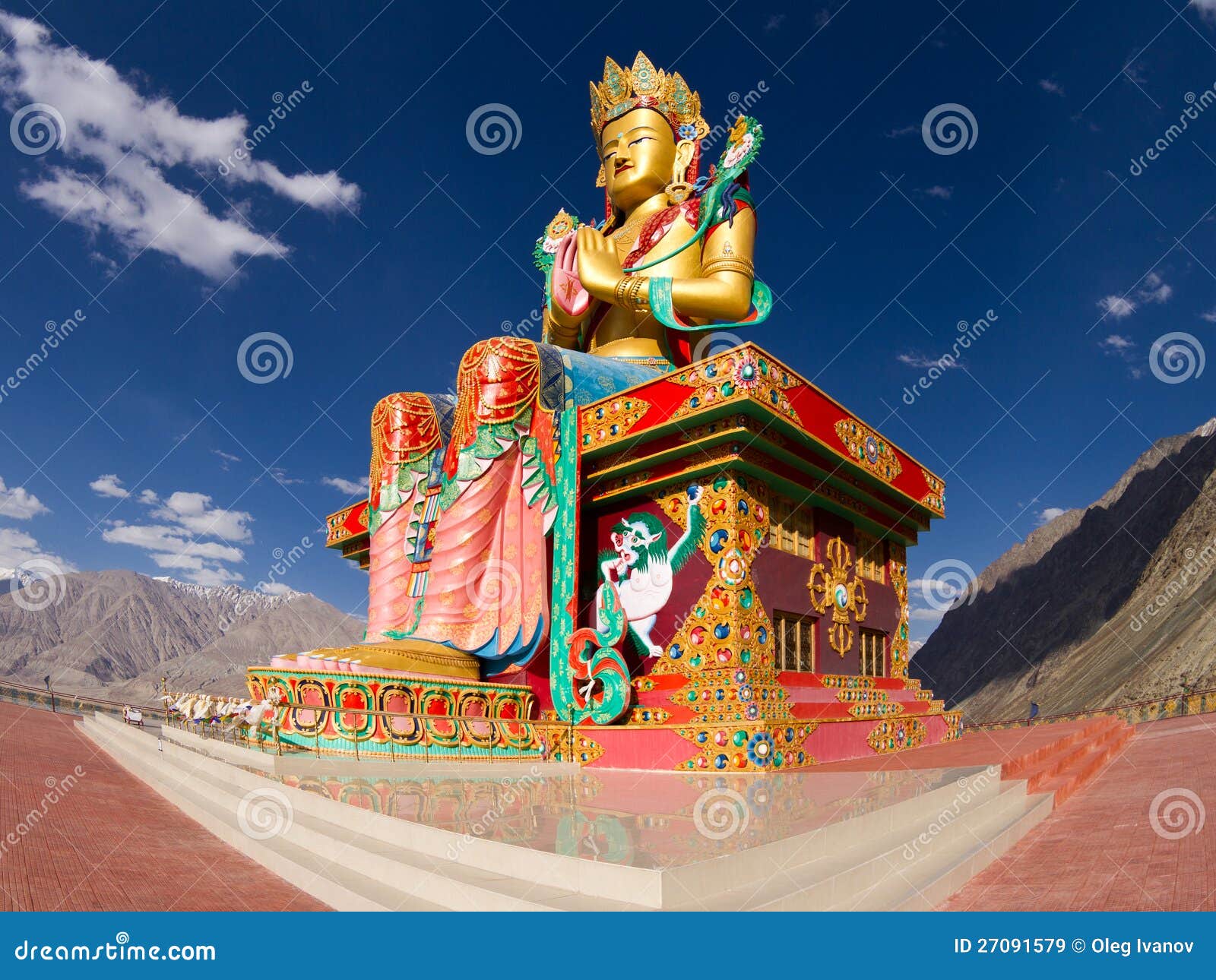 buddha statue in nubra valley
