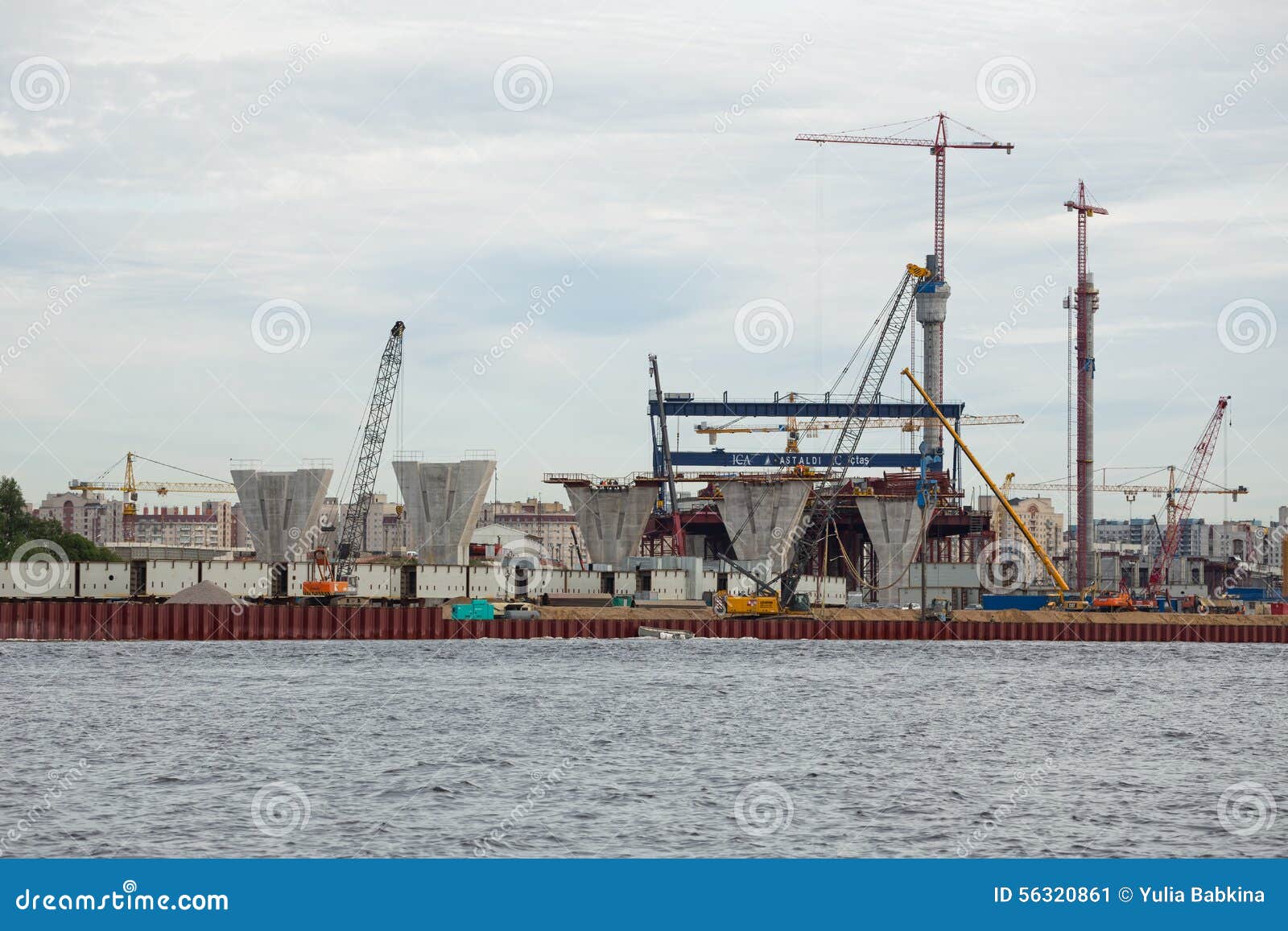 ST PETERSBURG ROSJA, CZERWIEC, - 06, 2015: Budowy prędkości zachodnia wysoka średnica środkowa sekcja