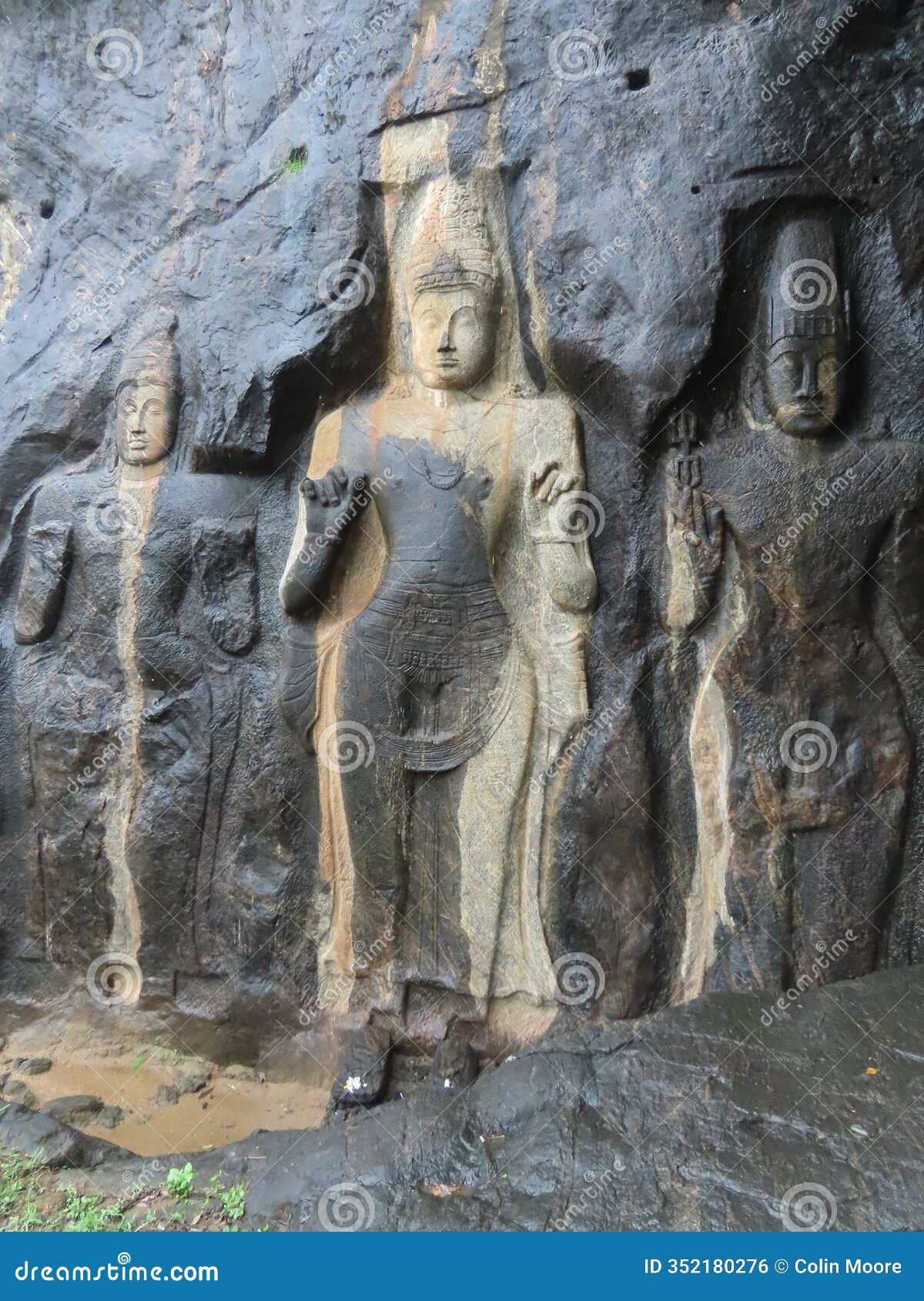 buduruwagala temple statues