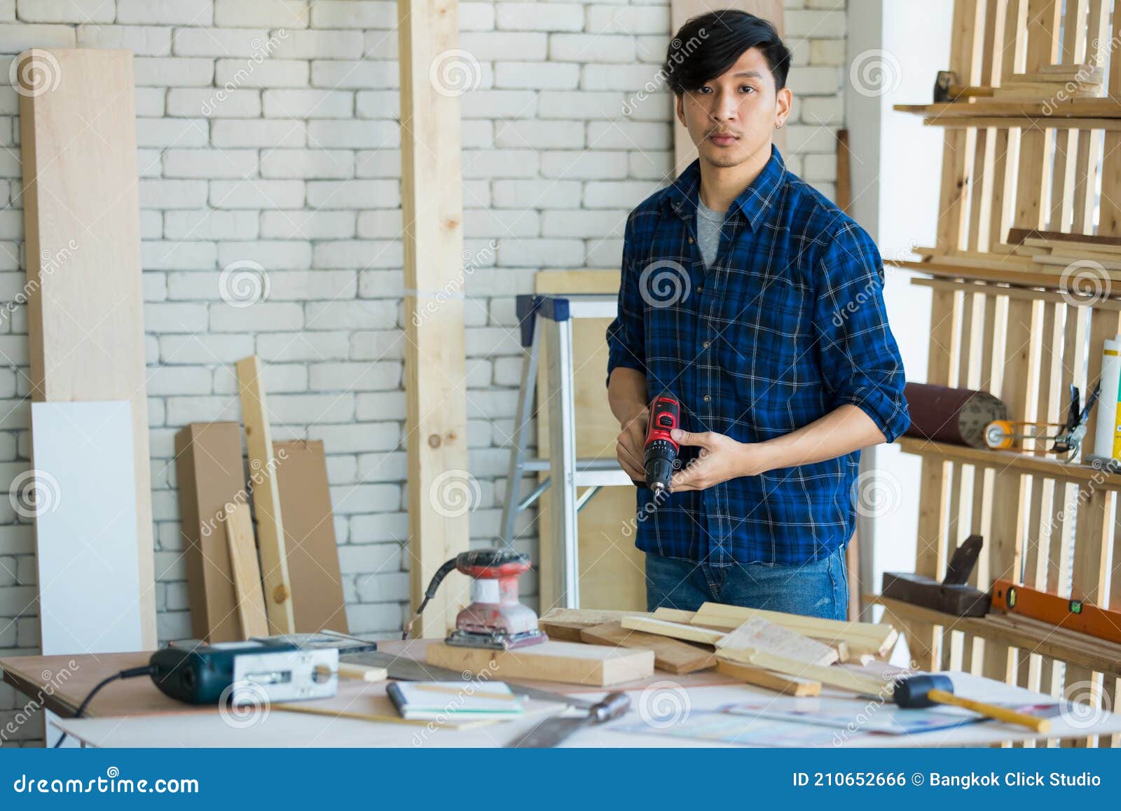 Buen Aspecto Asiático Carpintero Que Trabaja Para Trabajos De