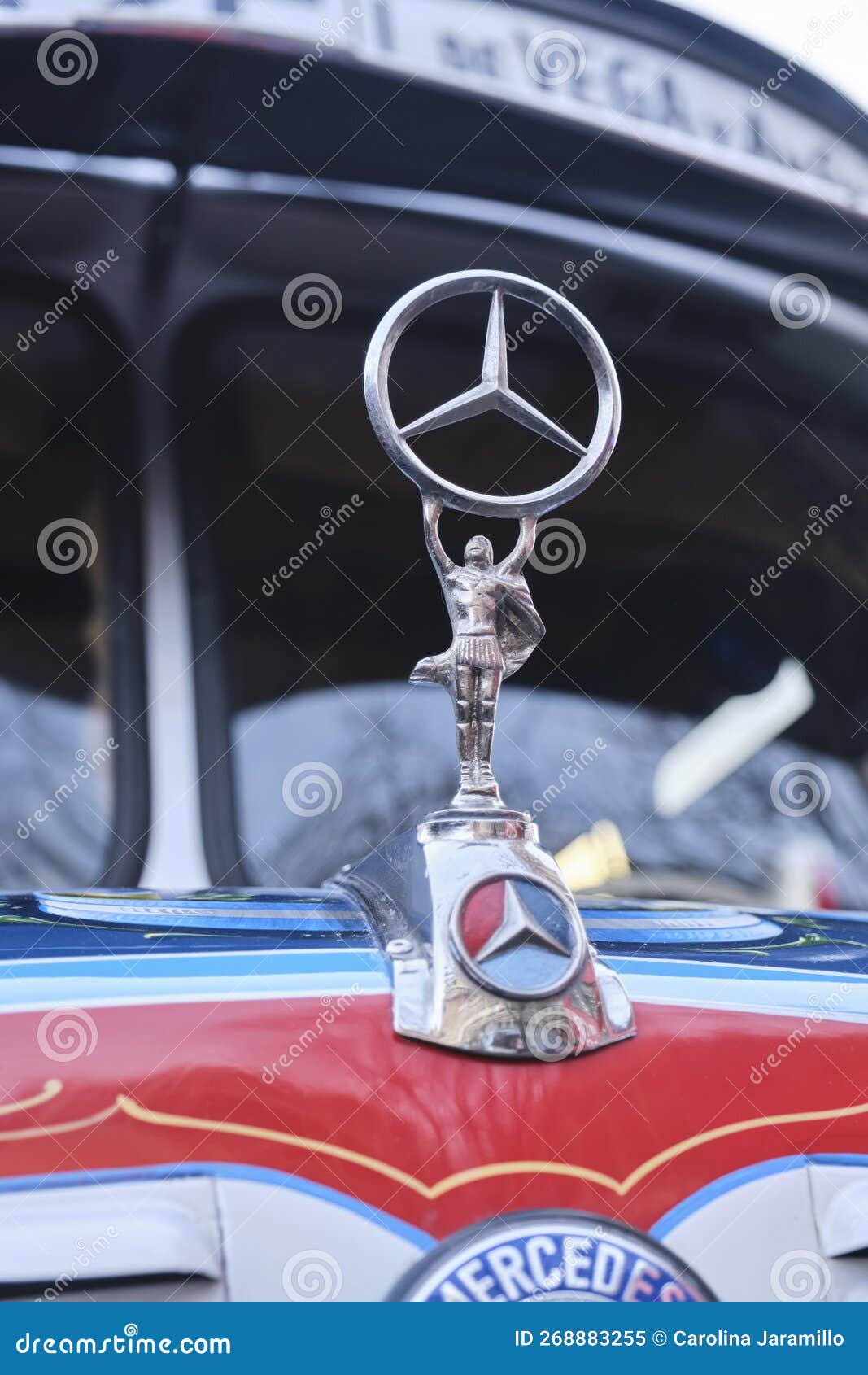 Hood Ornament of a Mercedes Benz 1114 Bus, Human Figure Holding the Brand  Emblem Editorial Image - Image of classic, america: 268883255