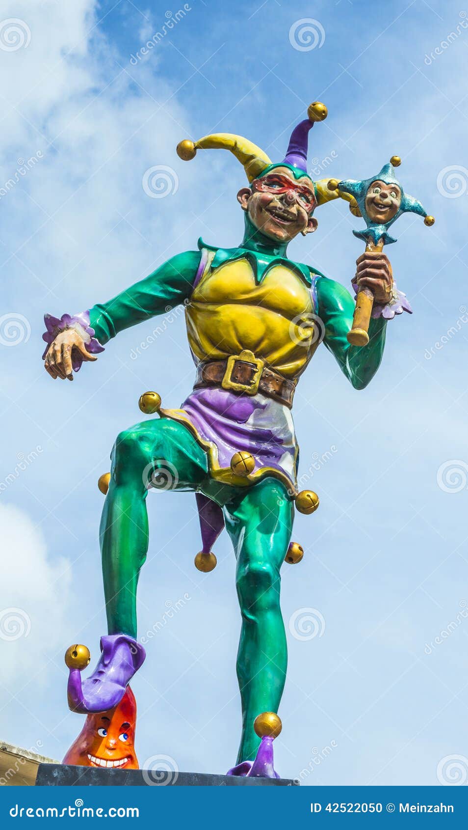 Sombrero azul cielo y azul marino bufón