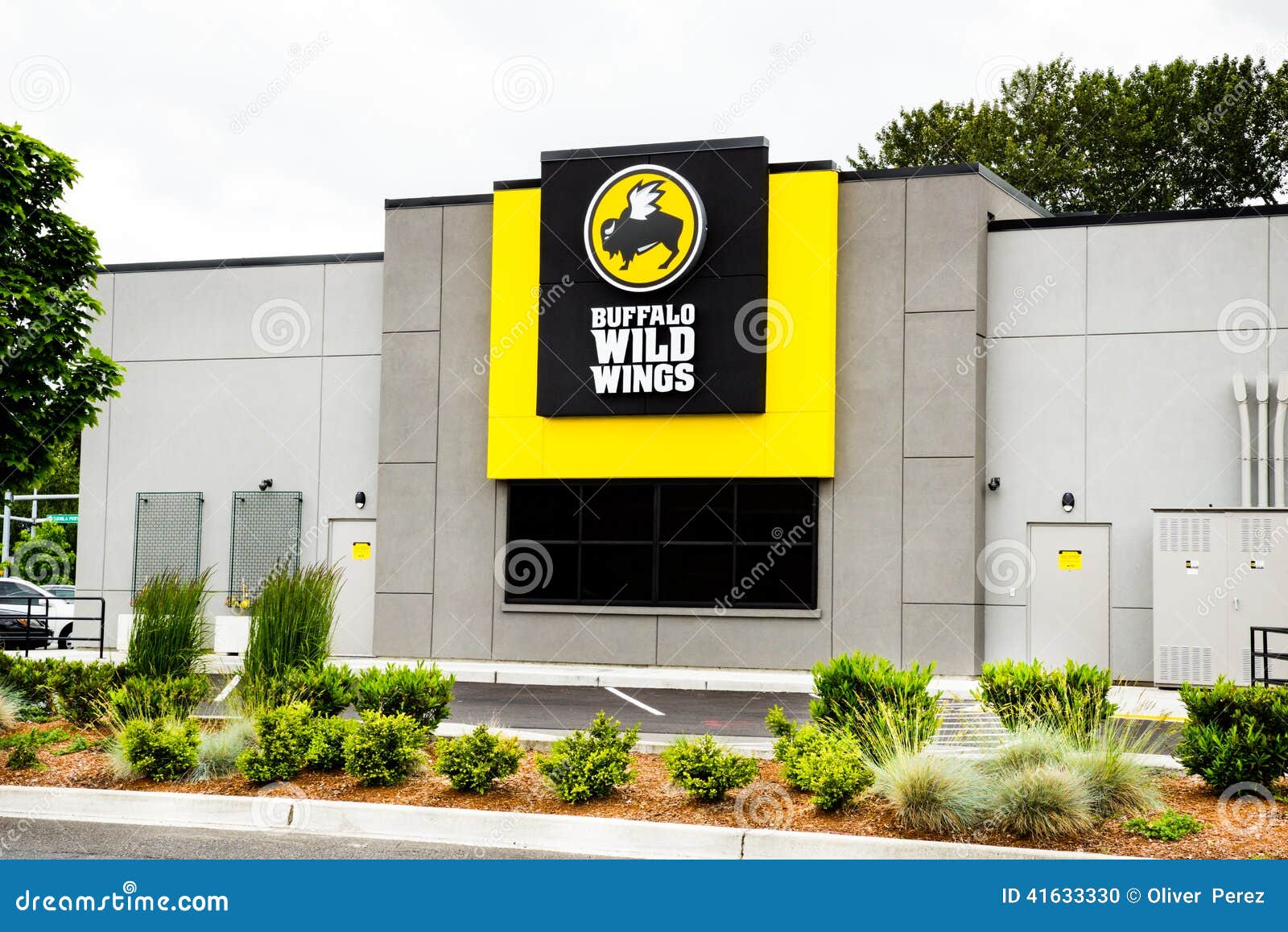 Buffalo wild wings editorial image. Image of franchise 41633330