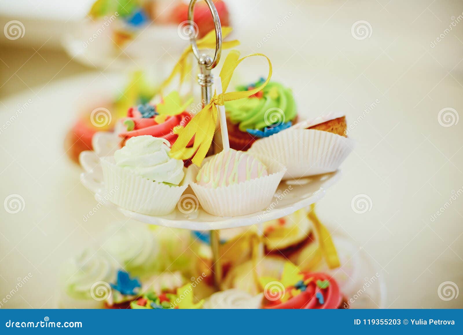 Buffet De Friandise Avec La Conception De Gateau Support Pour Le Mariage Ou L Anniversaire De Luxe Dessert Decoratif Pour La Part Image Stock Image Du Decoratif Avec Buffet De Friandise Avec La Conception De Gateau Support Pour Le Mariage Ou L Anniversaire De Luxe Dessert Decoratif Pour La Part Image Stock Image Du Decoratif Avec