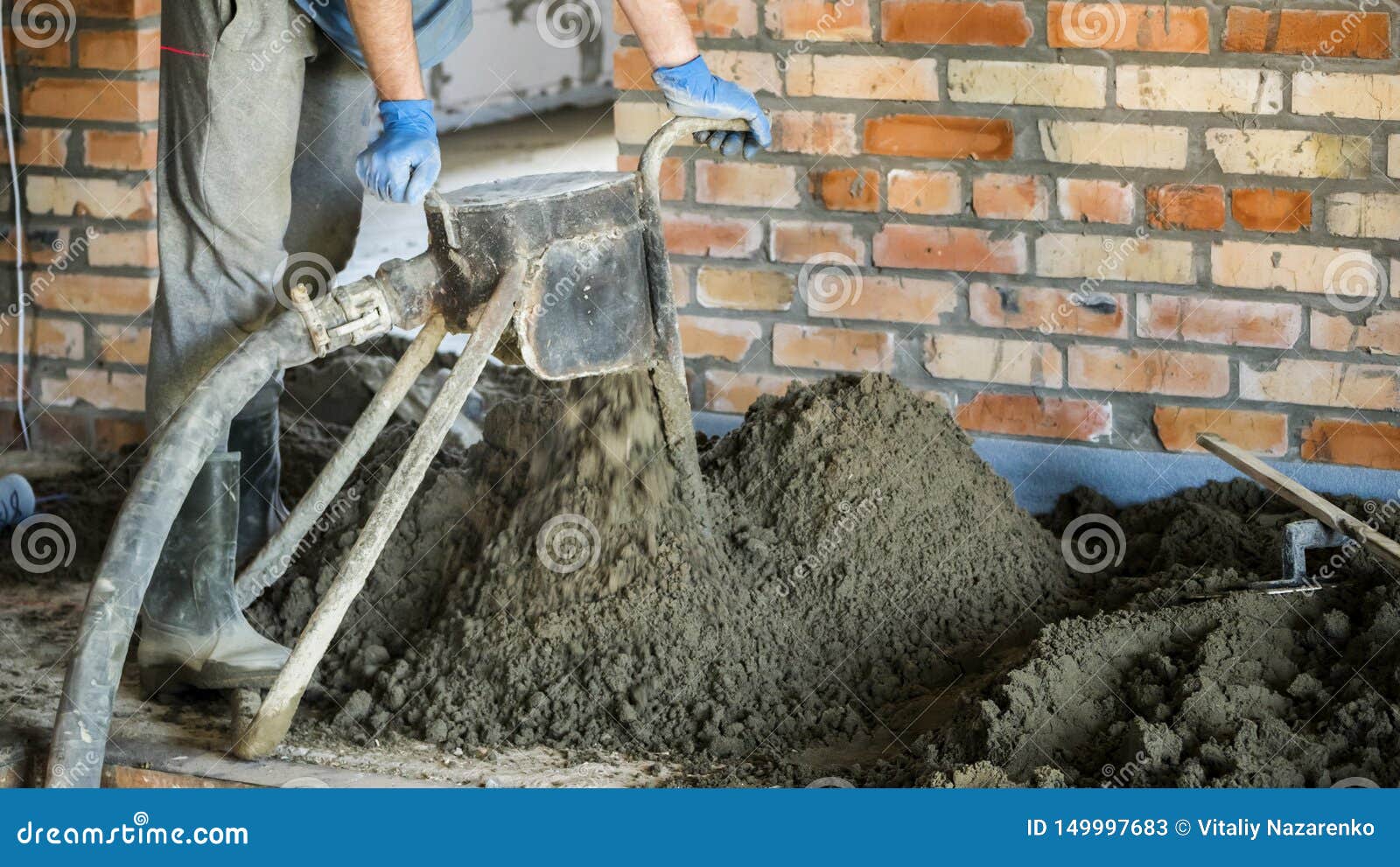 The Builder Puts a Semidry Mortar for Finishing the Floor Stock Image Image of clothing, work