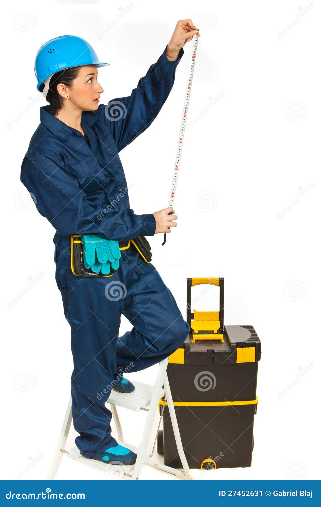 builder woman making measurements