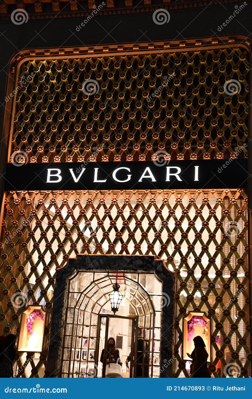 The Bulgari Flagship Store on 5th Avenue in New York Editorial Stock Photo  - Image of consumerism, avenue: 214670893