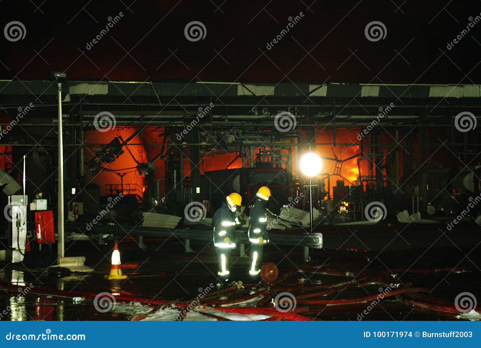 Buncefeld Fuel depot fire editorial stock image. Image of 2005 100171974