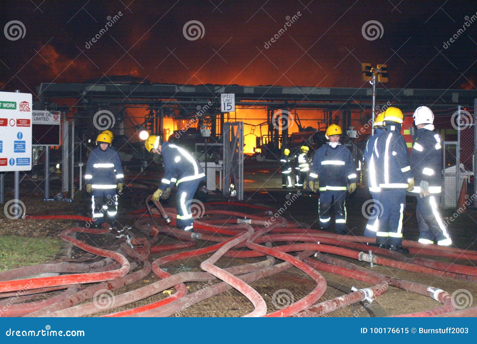Buncefeld Fuel depot fire editorial image. Image of disaster 100176615