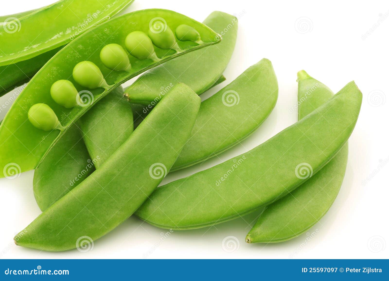 bunch of sugar snaps with one opened pod
