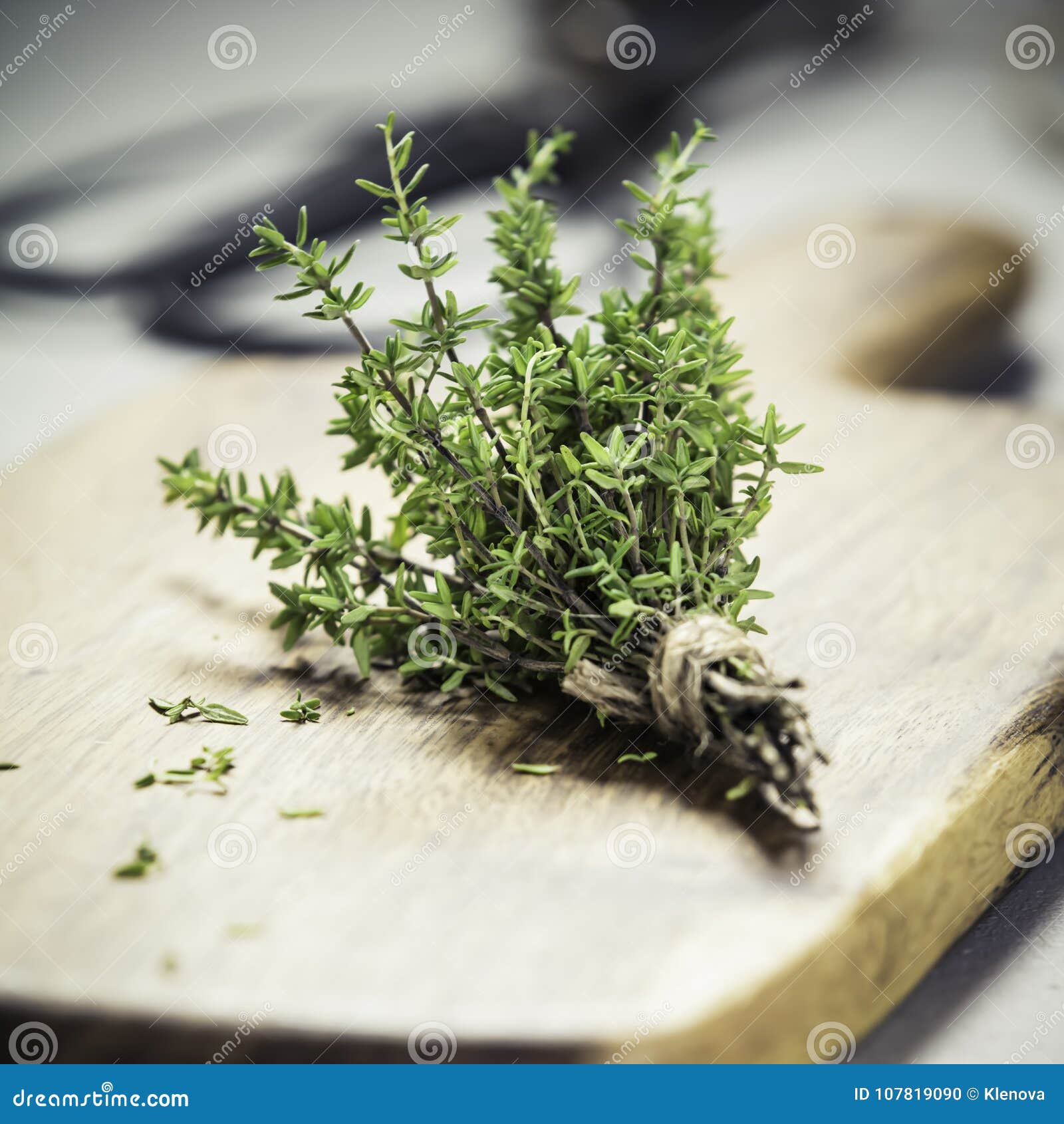 bunch of thyme to dried