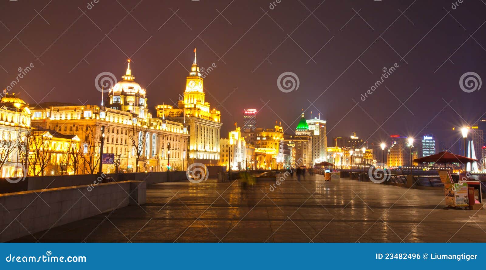 the night scenes of shanghai bund