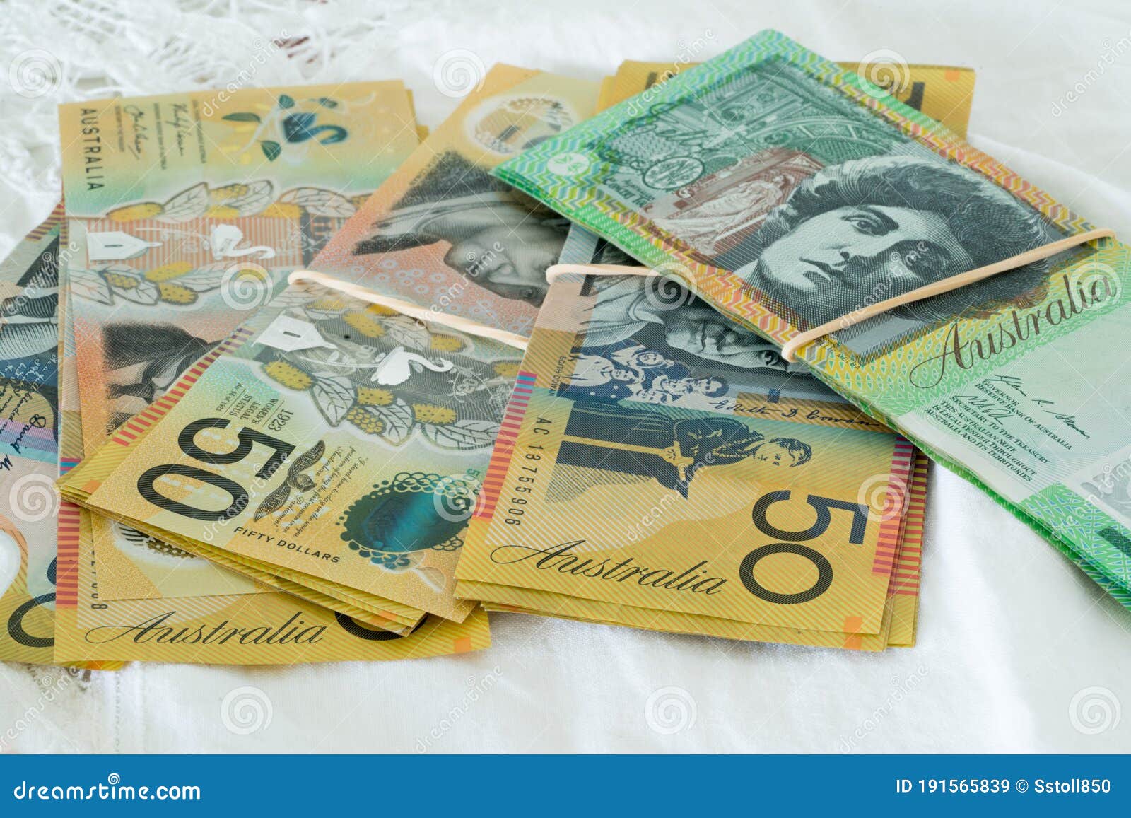 Bundles of Australian Money 50 and 100 Dollar Notes Stock Image - Image paper, notes: 191565839