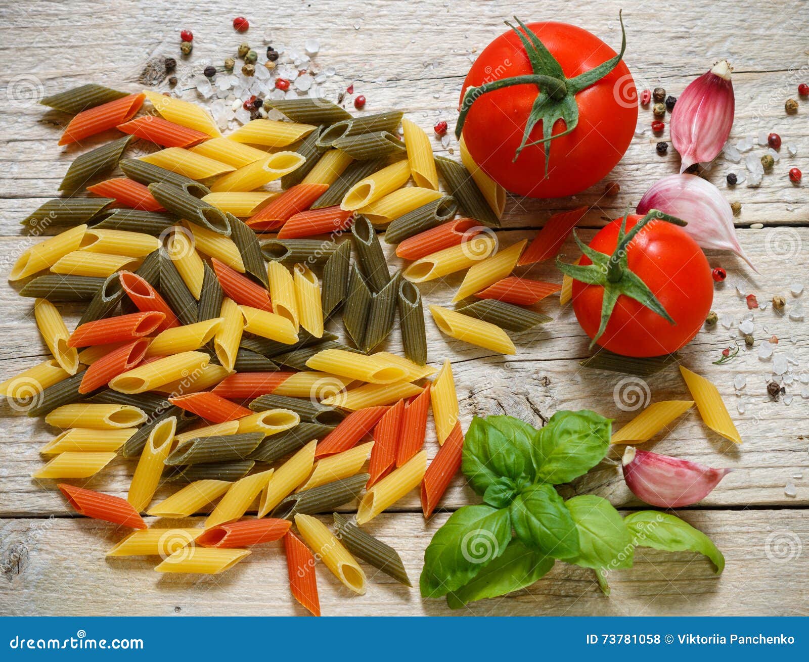 Bunte Italienische Rohe Teigwaren Teigwaren Penne Trikolore Stockfoto ...