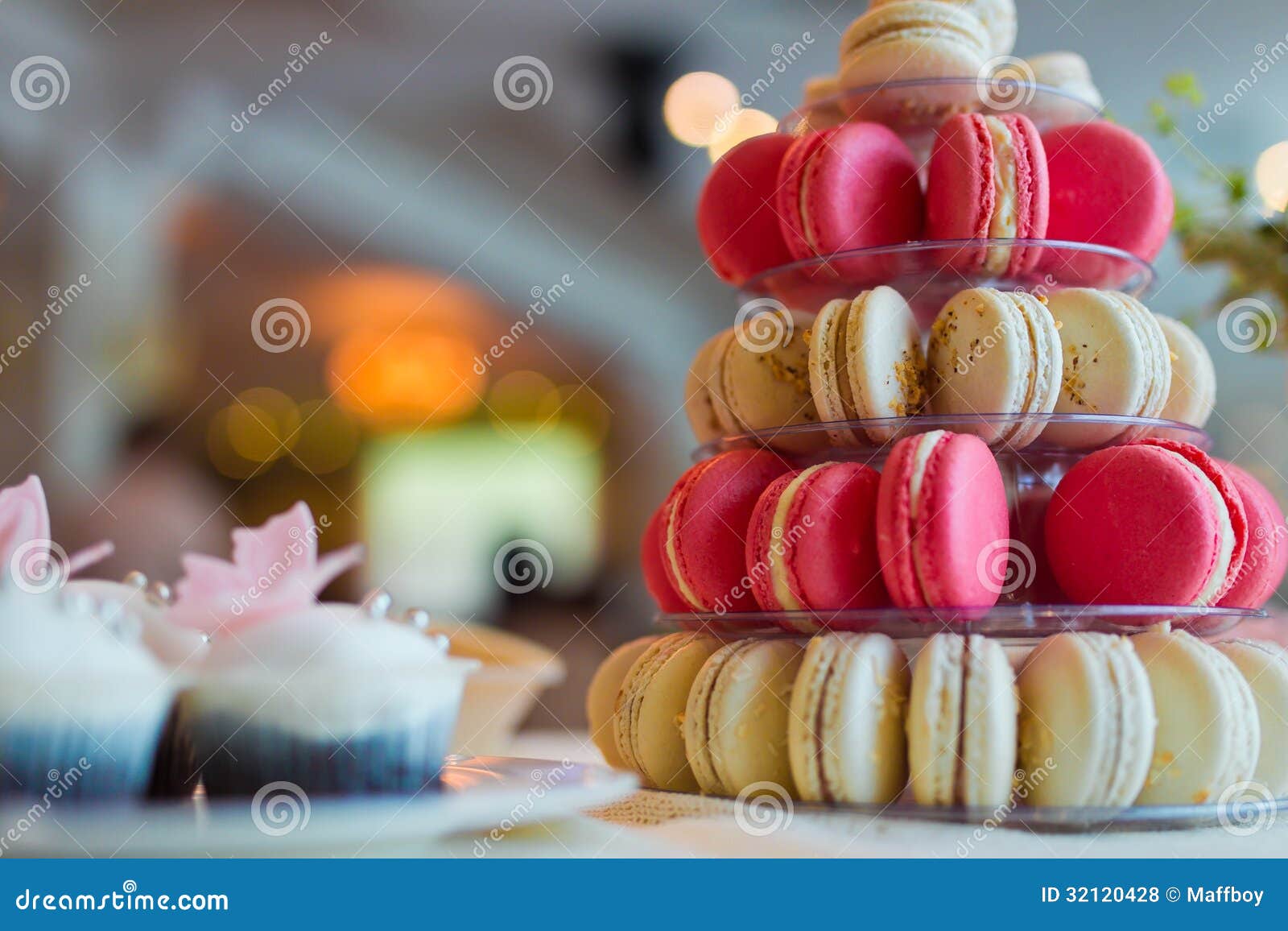 Bunte Makronen stockfoto. Bild von bücherregal, aroma - 32120428 Bunte Makronen stockfoto. Bild von bücherregal, aroma - 32120428
