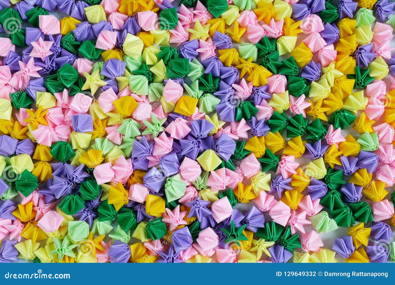 Bunte Origamisterne Oder Blumen Die Papier Falten Stockfoto Bild Von Blumen Papier