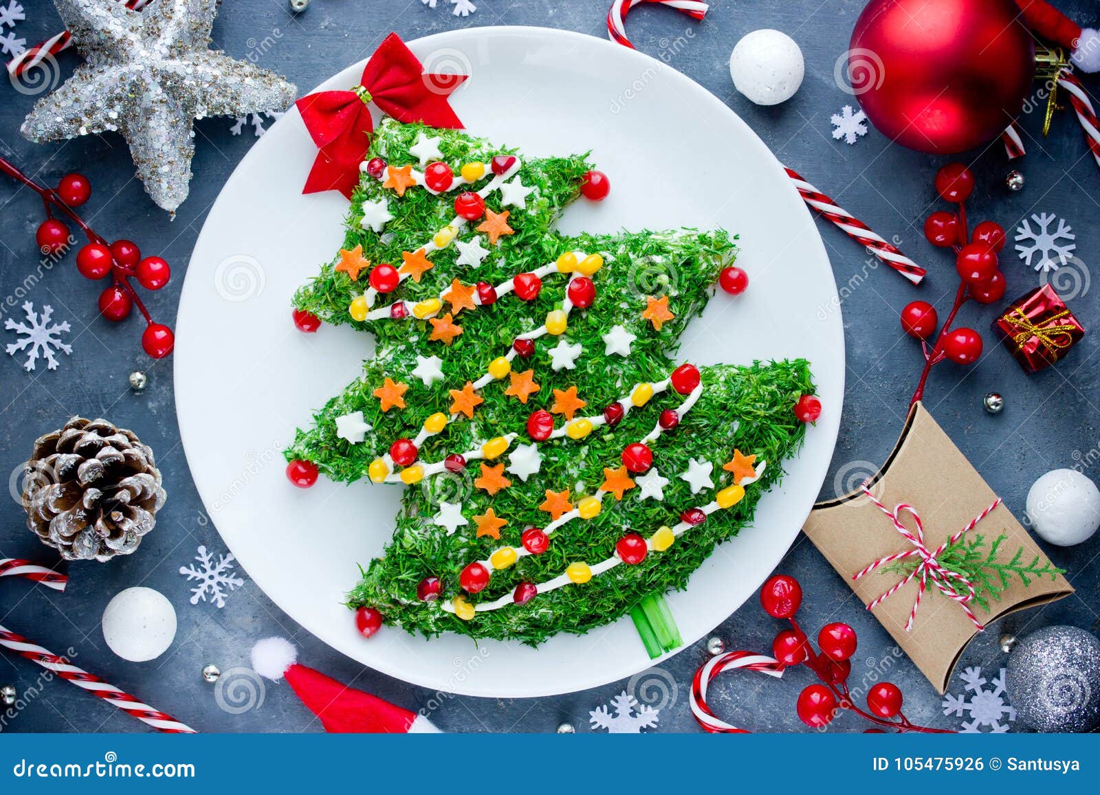 Bunter Festlicher Salat Des Weihnachtsbaums Stockfoto - Bild von ...